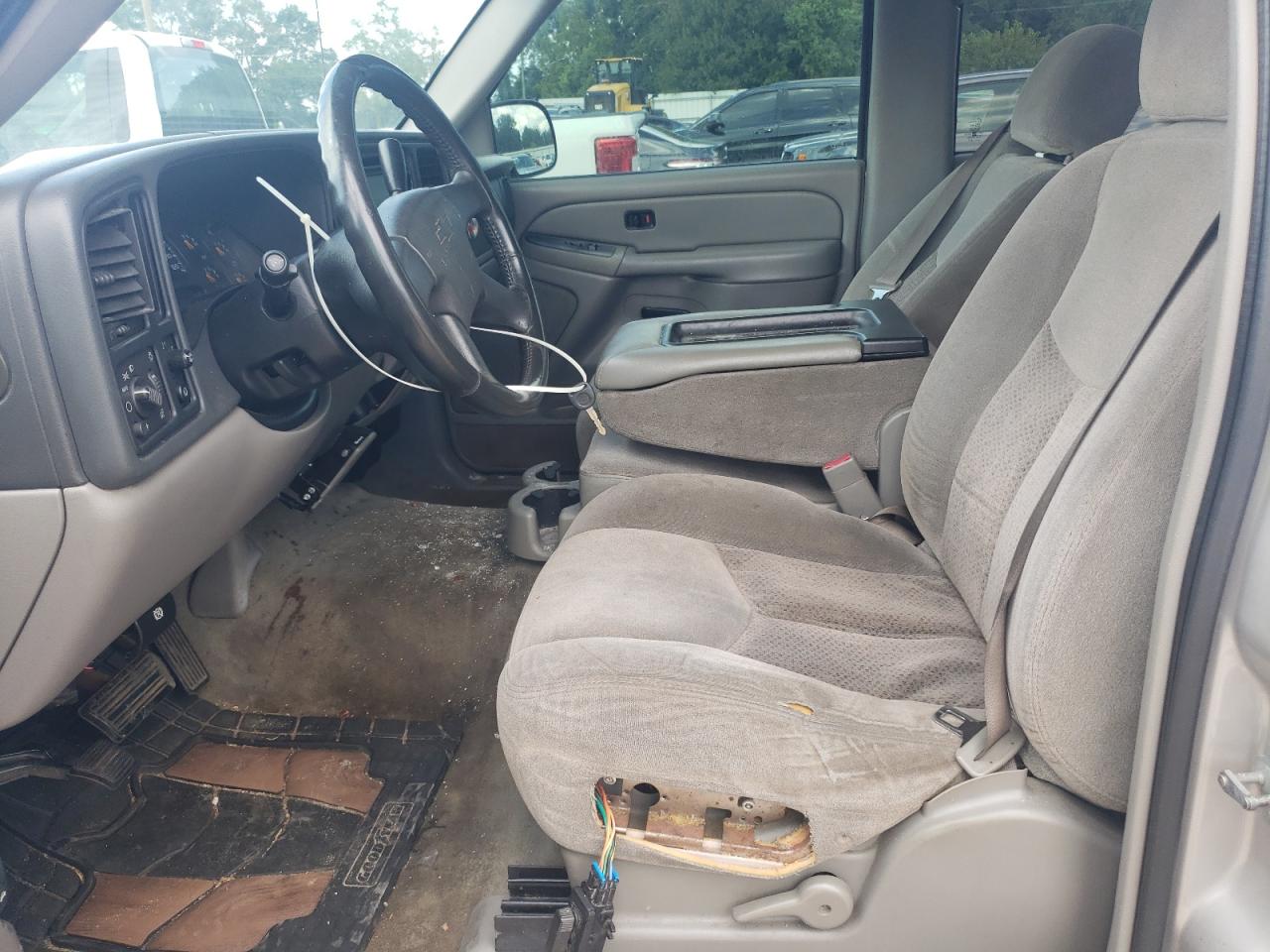 2004 Chevrolet Tahoe VIN 1GNEC13Z34J210998 Copart auction photo, front end / minor dent/scratches damage thumbnail 7
