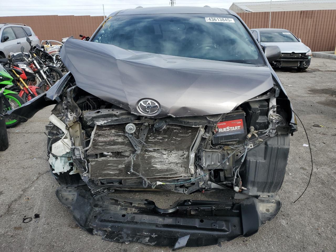 2017 Toyota Sienna VIN 5TDKZ3DC3HS767855 Copart auction photo, front end damage thumbnail 5
