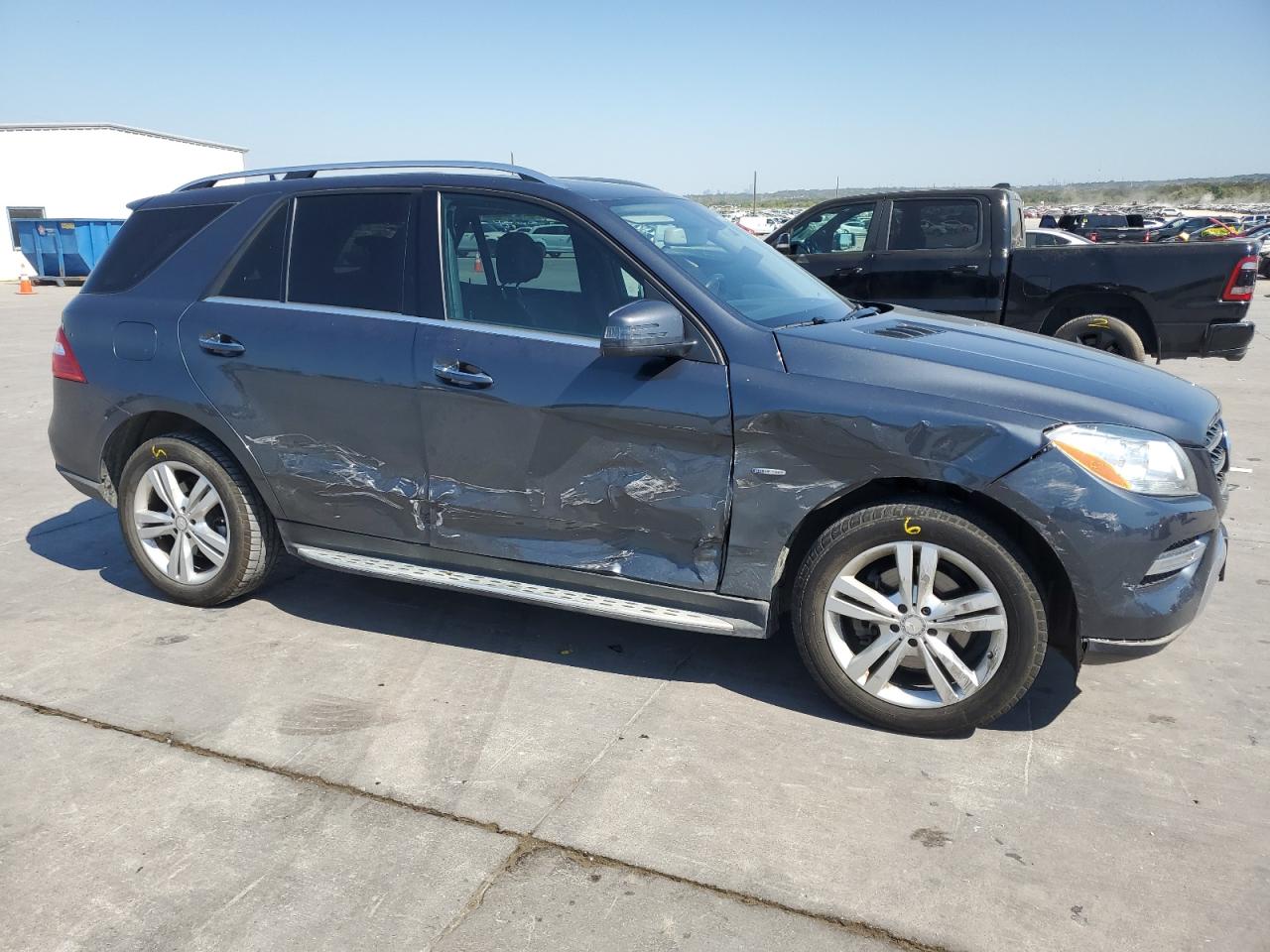 2012 Mercedes-Benz M-klasse VIN 4JGDA5HB8CA064895 Copart auction photo, side / front end damage thumbnail 4