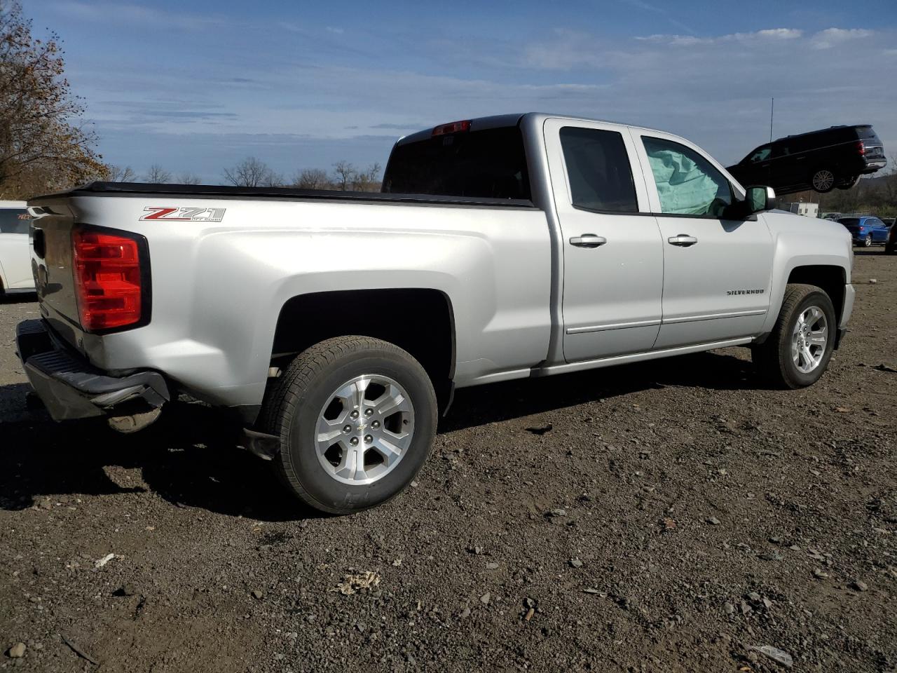2017 Chevrolet Silverado VIN 1GCVKREC8HZ260662 Copart auction photo, front end / minor dent/scratches damage thumbnail 3