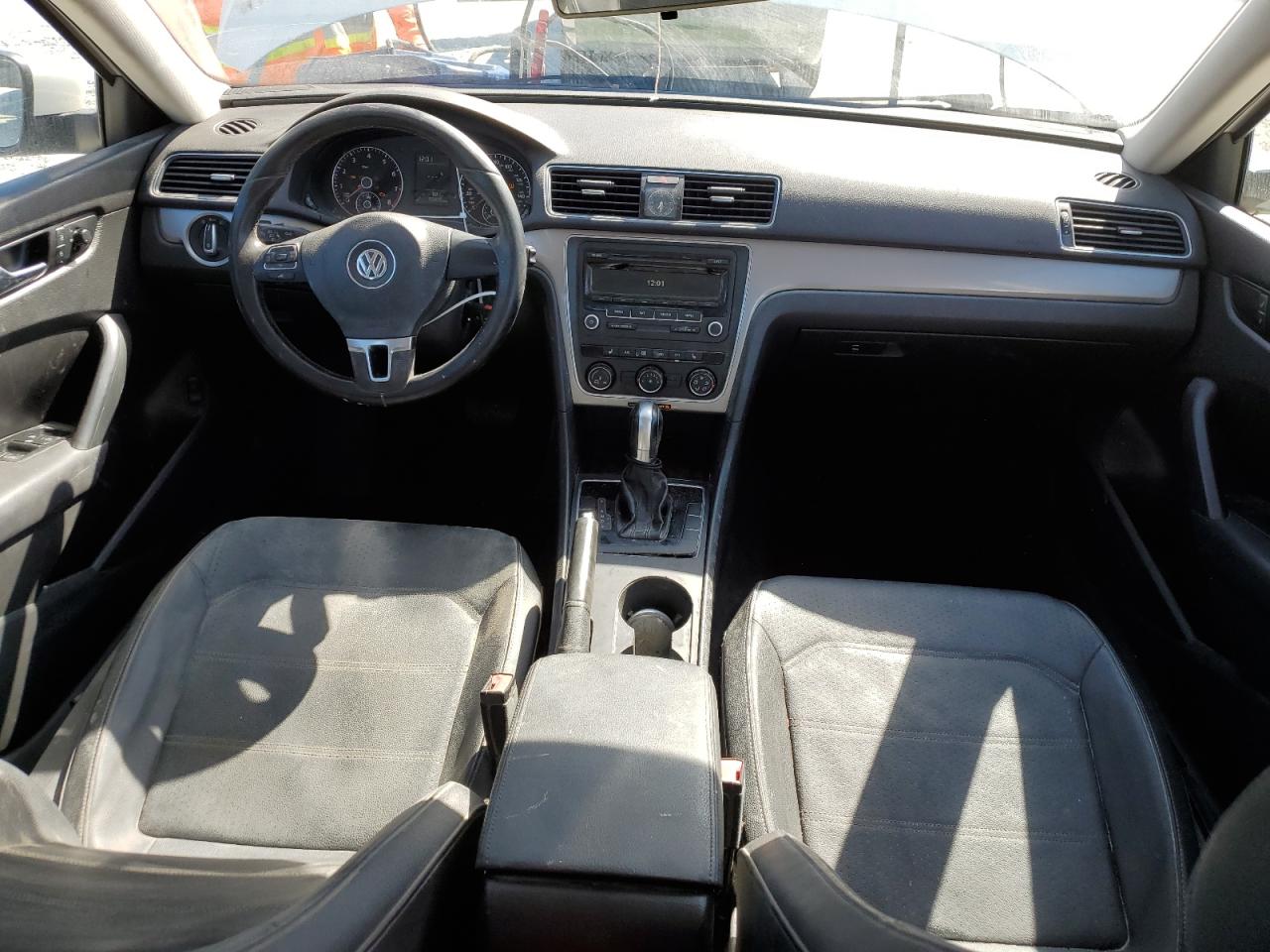 2015 Volkswagen Passat VIN 1VWAT7A3XFC018927 Copart auction photo, front end damage thumbnail 8