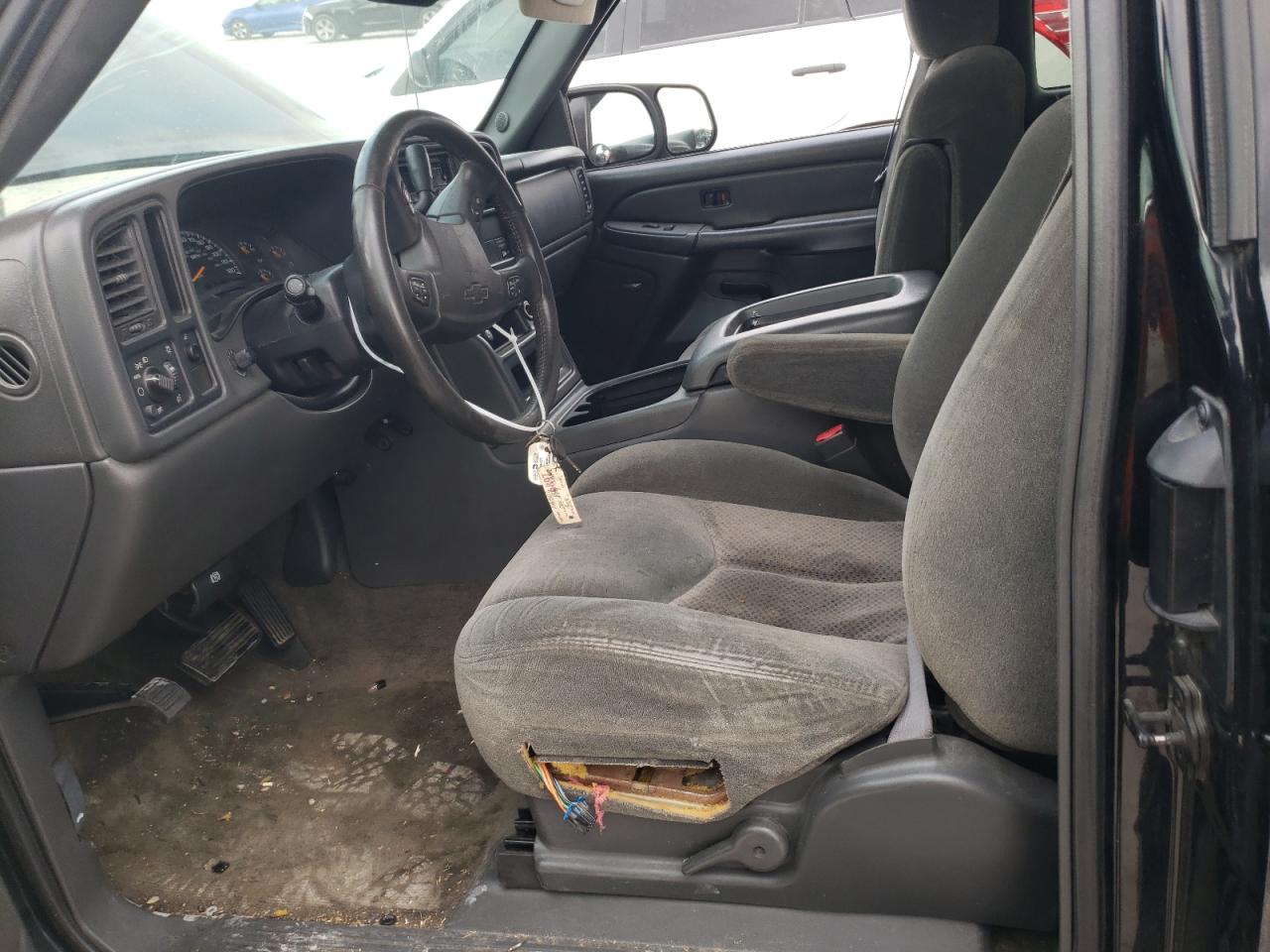 2004 Chevrolet Silverado VIN 1GCJC39124E137216 Copart auction photo, side / front end damage thumbnail 7