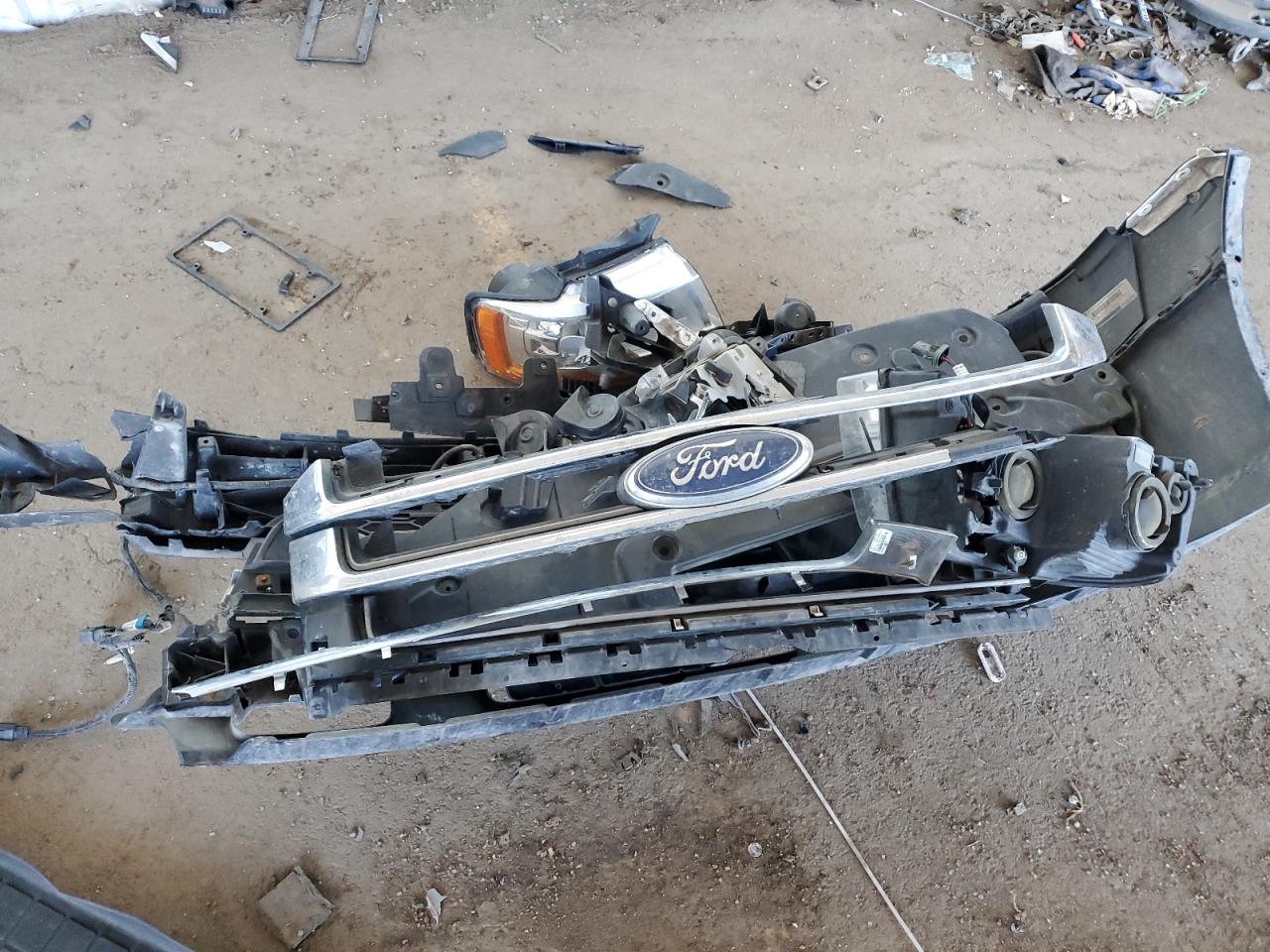2016 Ford Expedition VIN 1FMJU2AT4GEF38724 Copart auction photo, front end / side damage thumbnail 13