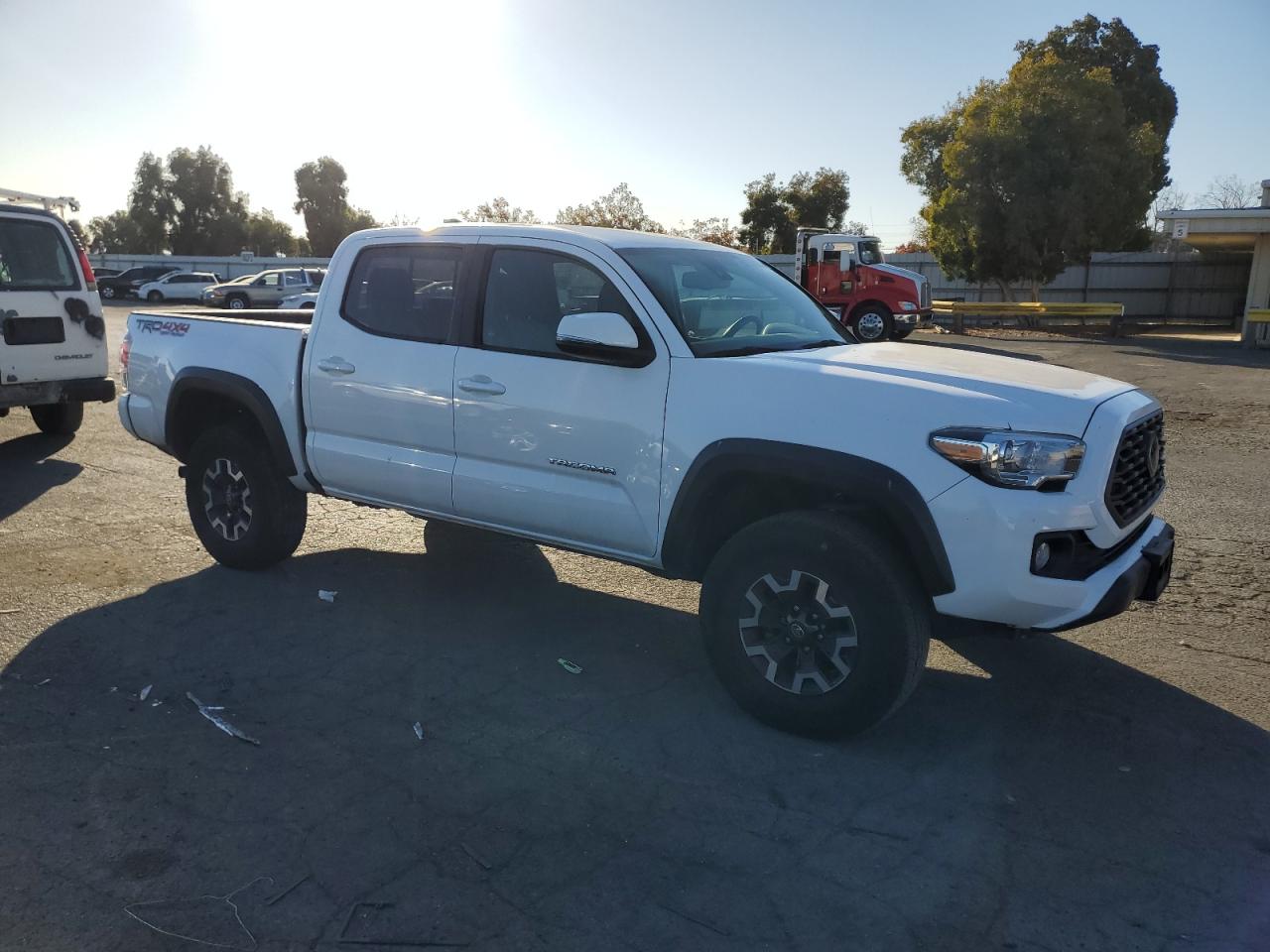 2021 Toyota Tacoma VIN 3TMCZ5AN3MM450402 Copart auction photo, vandalism damage thumbnail 4