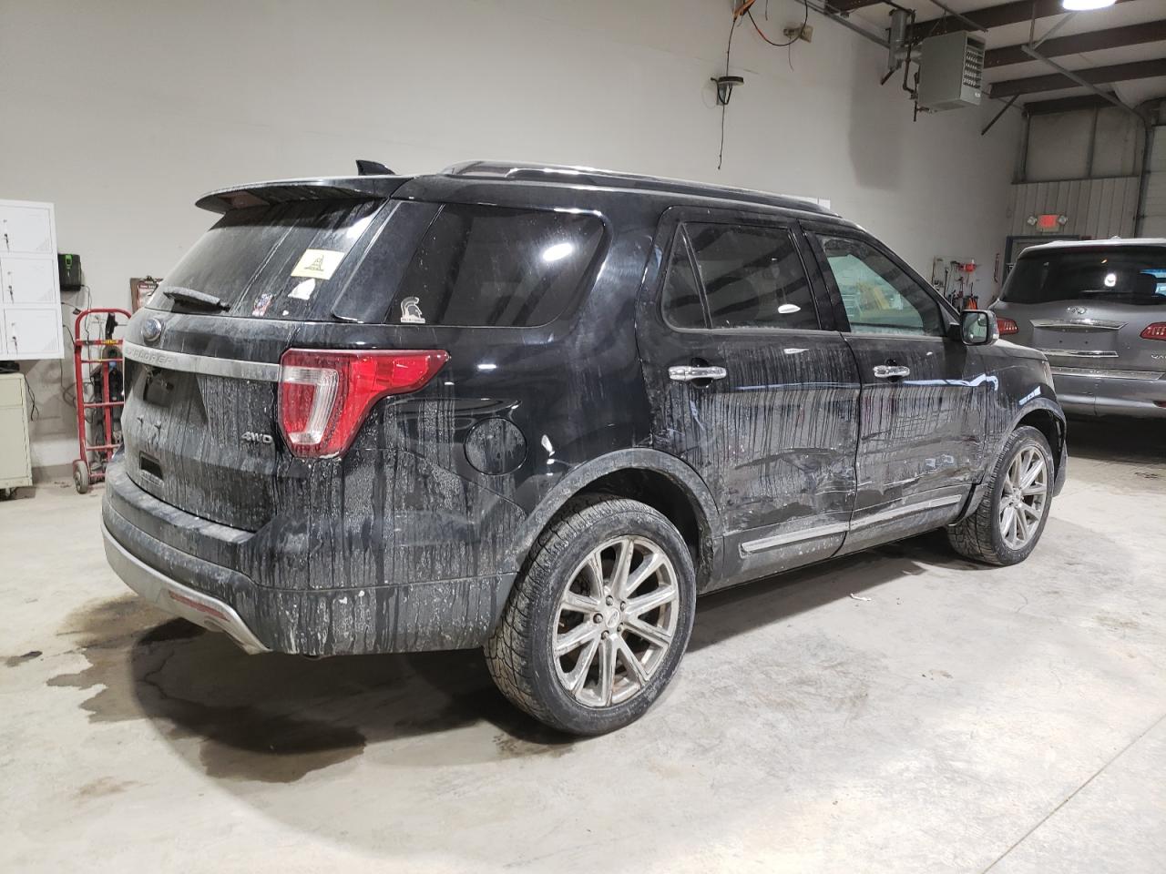 2017 Ford Explorer VIN 1FM5K8F8XHGC68239 Copart auction photo, all over damage thumbnail 3