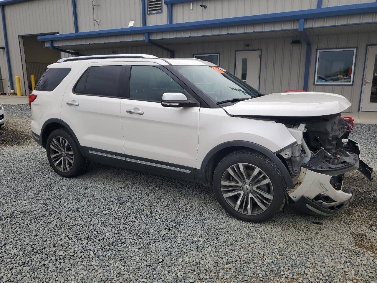 2019 Ford Explorer VIN 1FM5K8HT7KGA35976 Copart auction photo, front end / minor dent/scratches damage thumbnail 4