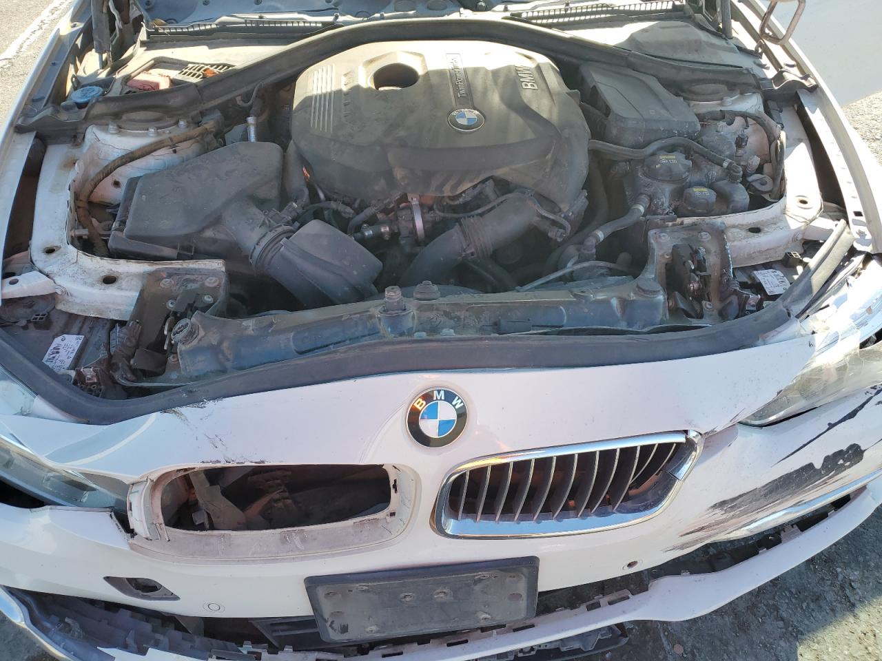 2017 BMW 3er VIN WBA8B9G58HNU09359 Copart auction photo, front end damage thumbnail 13