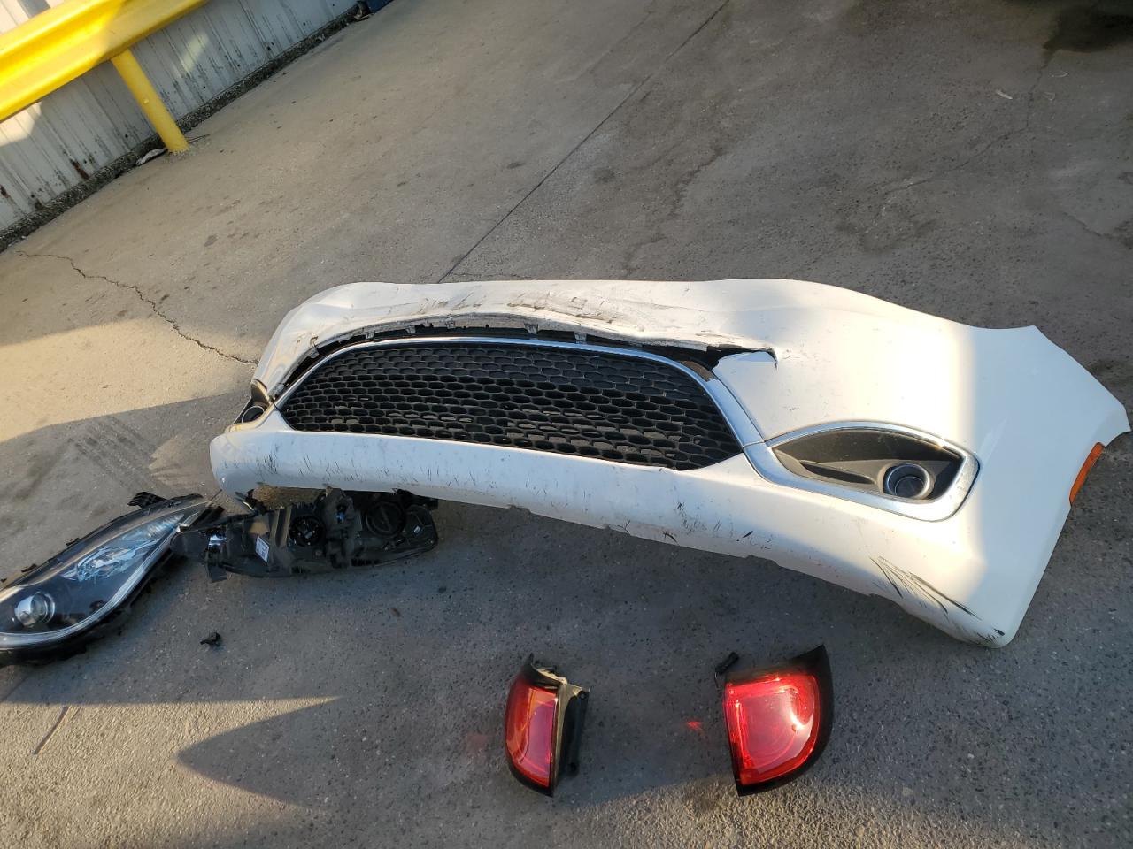 2019 Chrysler Pacifica VIN 2C4RC1BG3KR559744 Copart auction photo, rear end / front end damage thumbnail 13
