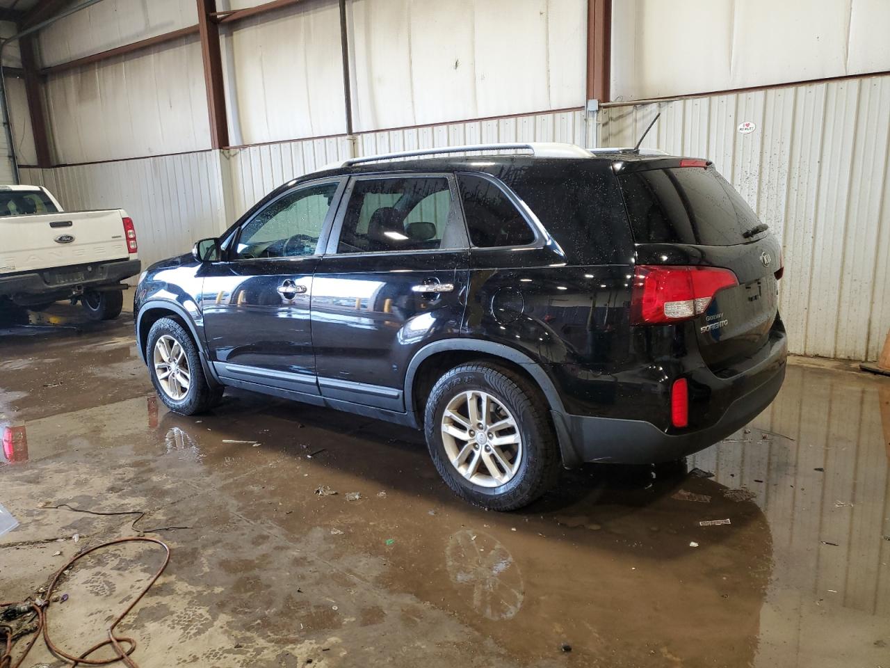 2015 KIA Sorento VIN 5XYKT4A73FG580124 Copart auction photo, front end damage thumbnail 2