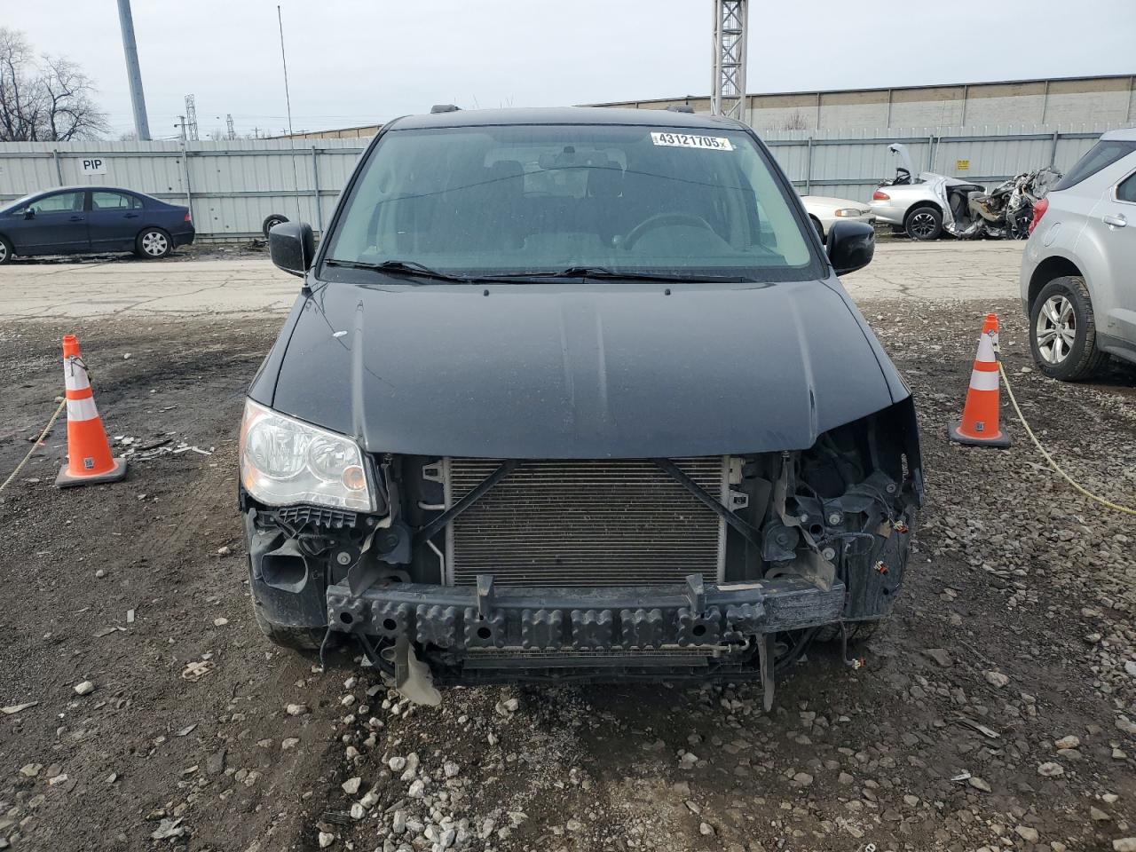 2015 Chrysler Town & Country VIN 2C4RC1BG4FR619441 Copart auction photo, front end damage thumbnail 5