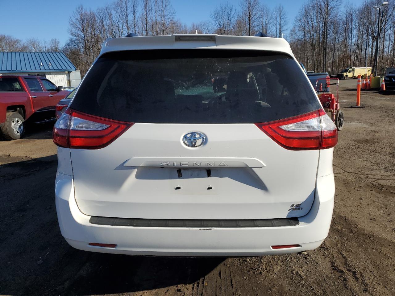 2019 Toyota Sienna VIN 5TDJZ3DC9KS220186 Copart auction photo, front end / side damage thumbnail 6