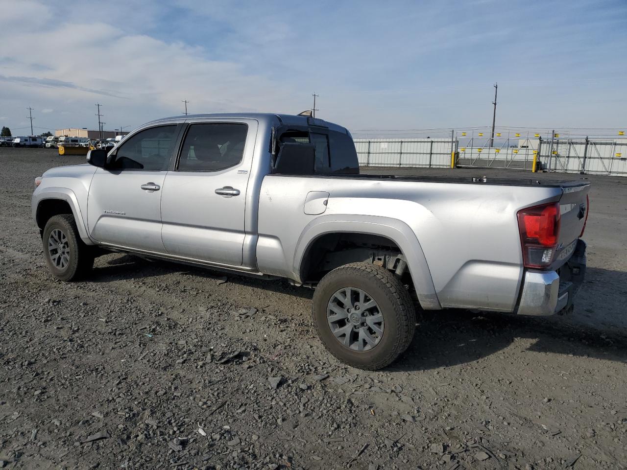 2018 Toyota Tacoma VIN 3TMDZ5BN3JM047308 Copart auction photo, front end / side damage thumbnail 2