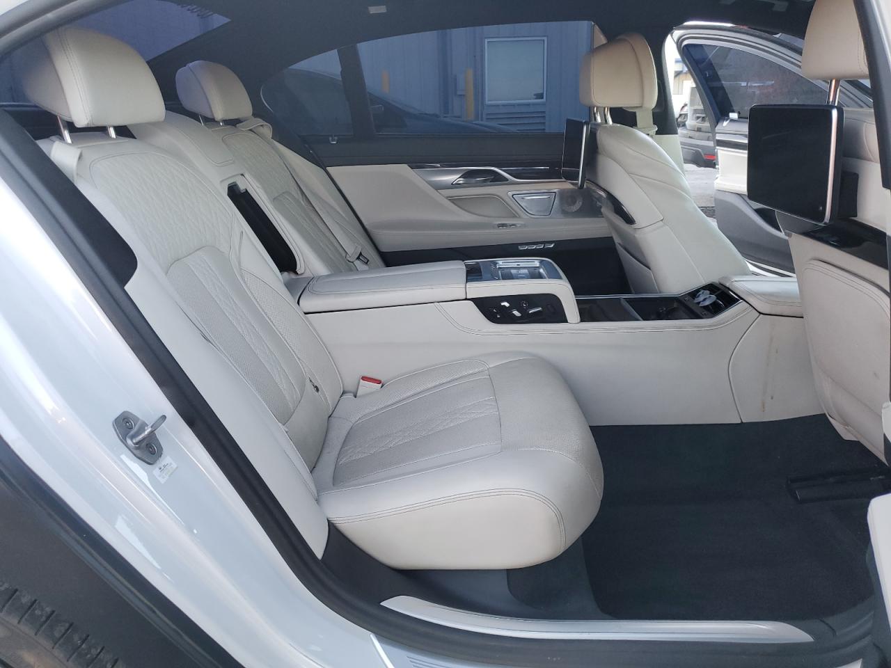 2018 BMW 7er VIN WBA7F2C51JB238443 Copart auction photo, undercarriage damage thumbnail 10