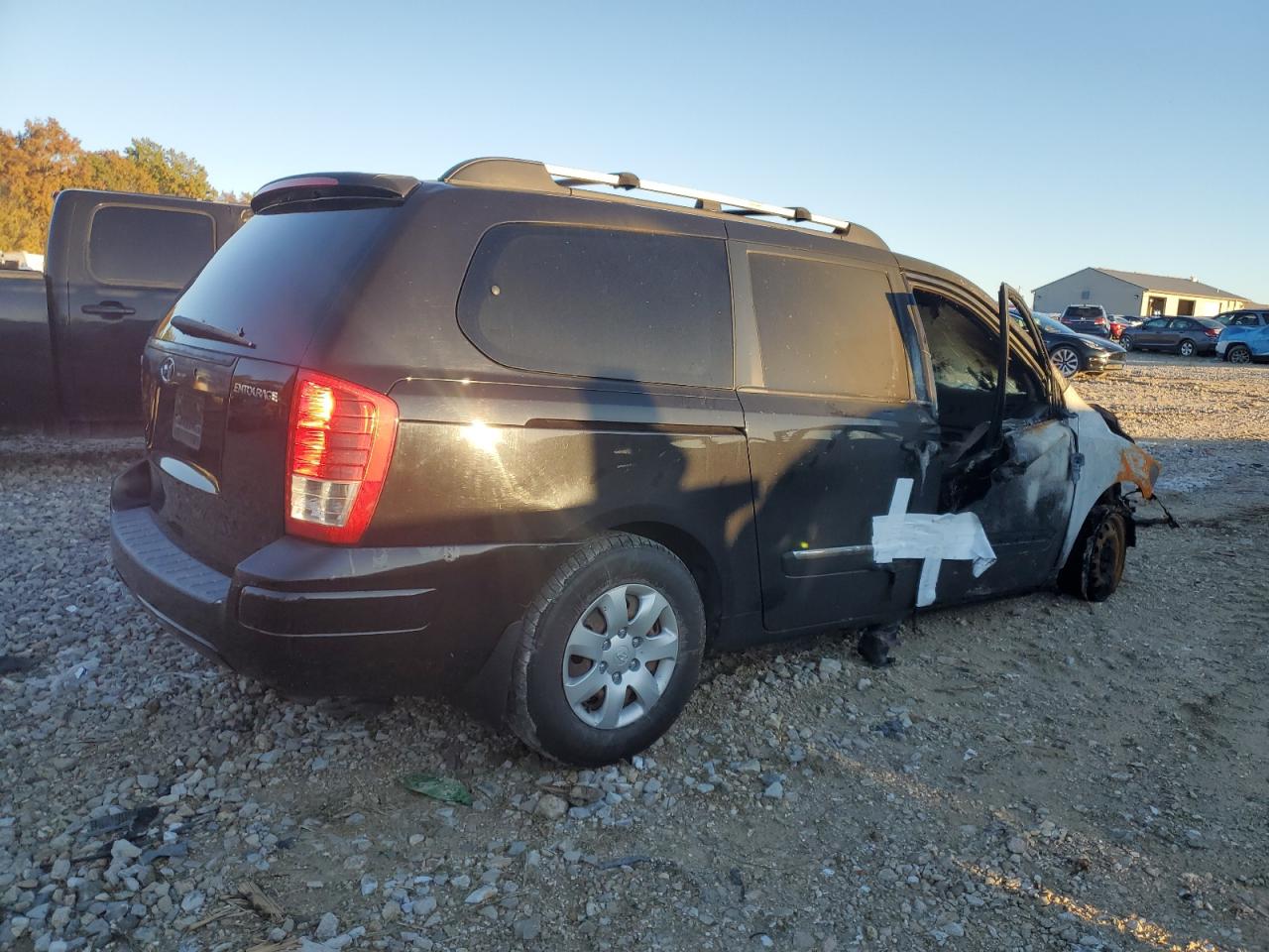 2008 Hyundai Entourage VIN KNDMC233186046584 Copart auction photo, burn - engine / minor dent/scratches damage thumbnail 3