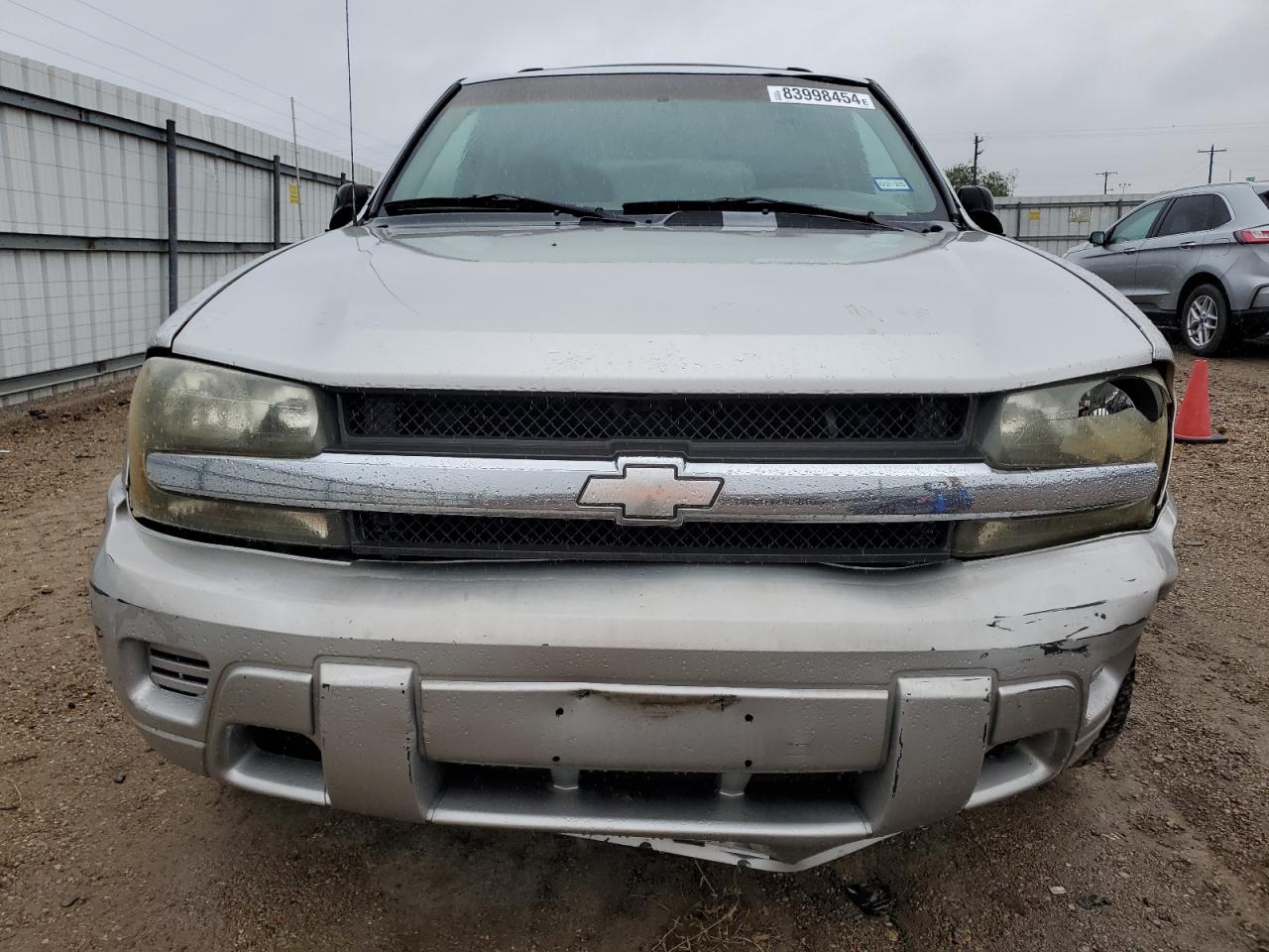 2004 Chevrolet TrailBlazer VIN 1GNDS13S242298101 Copart auction photo, front end damage thumbnail 5