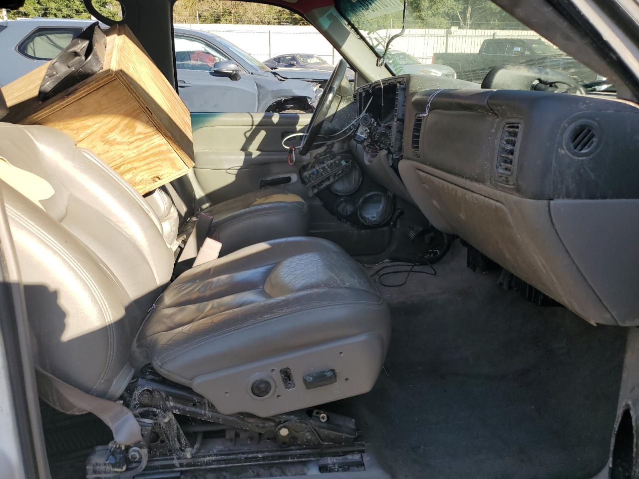 2005 Chevrolet Tahoe VIN 1GNEC13T15R276772 Copart auction photo, side / undercarriage damage thumbnail 7