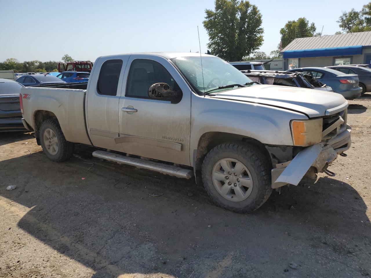 2011 GMC Sierra VIN 1GTR2WE37BZ422756 Copart auction photo, front end / side damage thumbnail 4