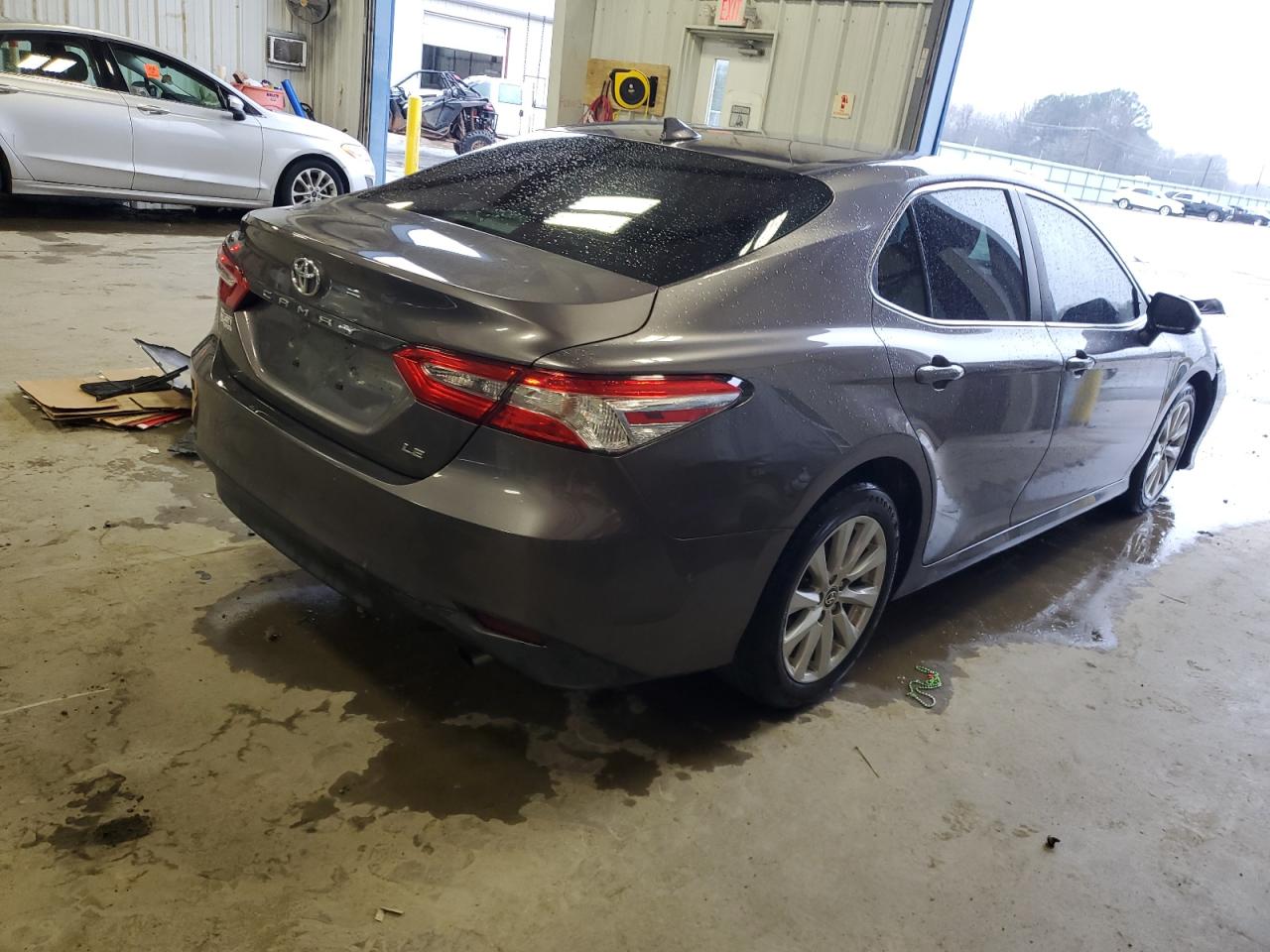 2020 Toyota Camry VIN 4T1C11AK4LU386608 Copart auction photo, front end / side damage thumbnail 3