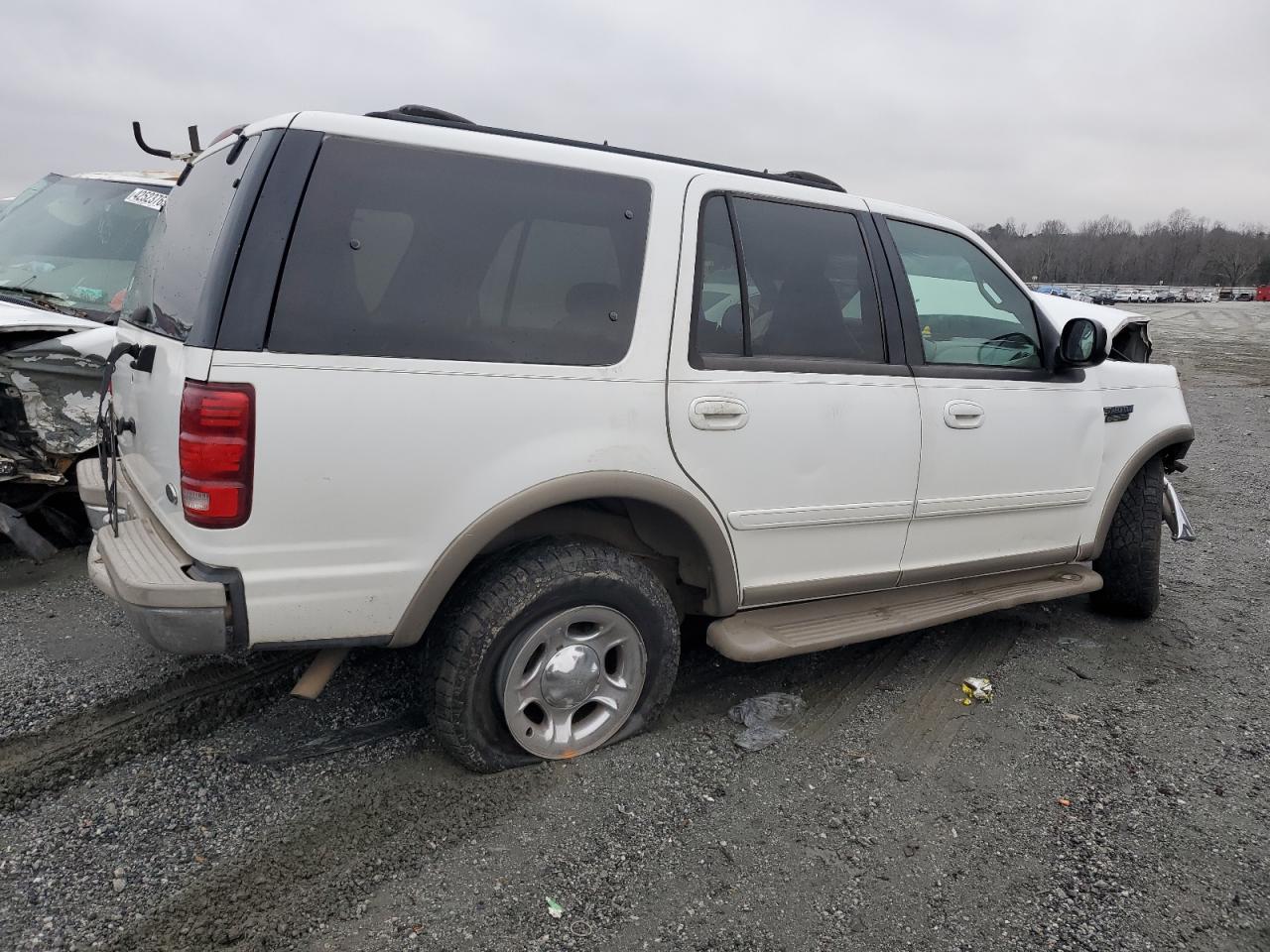 2000 Ford Expedition VIN 1FMRU17L6YLB18013 Copart auction photo, front end damage thumbnail 3