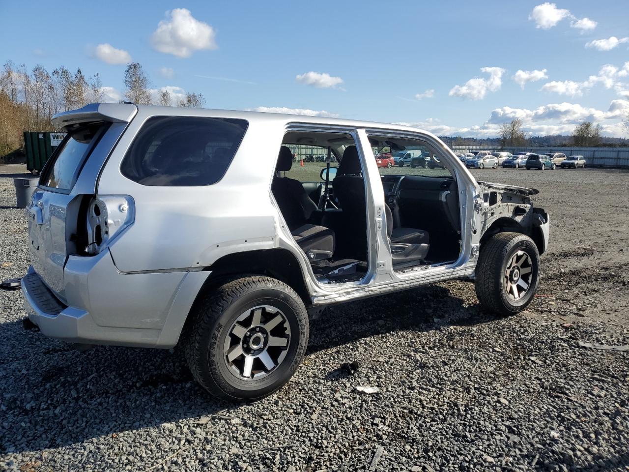 2022 Toyota 4Runner VIN JTEMU5JR9N6071195 Copart auction photo, front end / side damage thumbnail 3