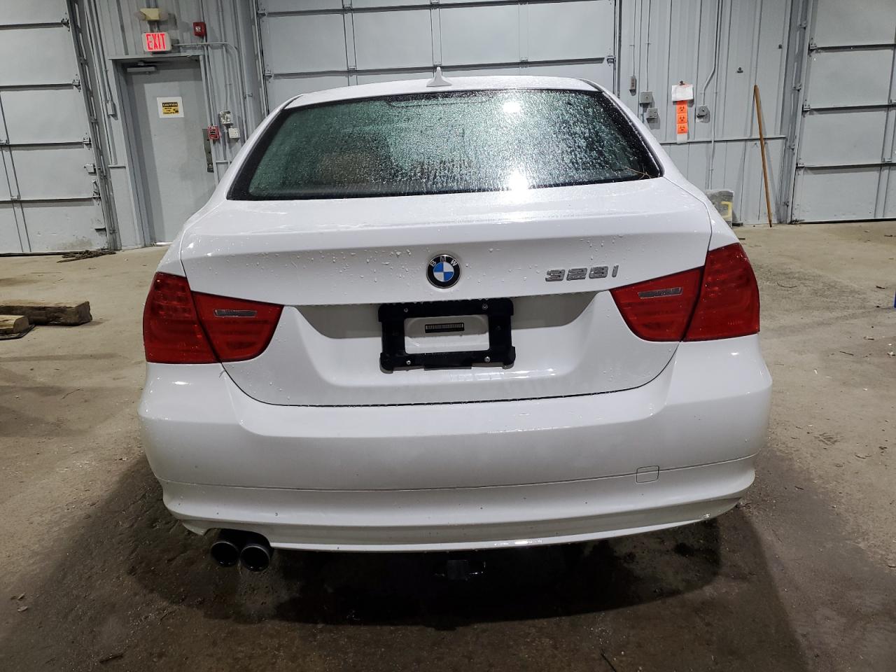 2011 BMW 3er VIN WBAPK5G58BNN79992 Copart auction photo, front end / minor dent/scratches damage thumbnail 6