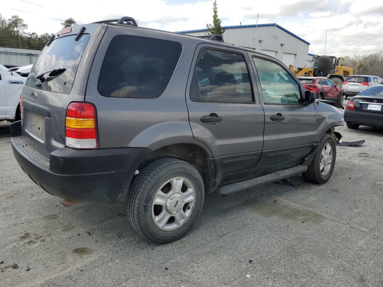 2003 Ford Escape VIN 1FMYU031X3KC41841 Copart auction photo, frame damage / front end damage thumbnail 3
