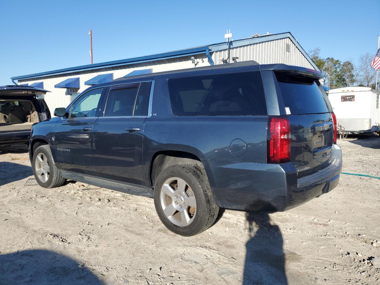 2020 Chevrolet Suburban VIN 1GNSCHKC3LR178997 Copart auction photo, side damage thumbnail 2