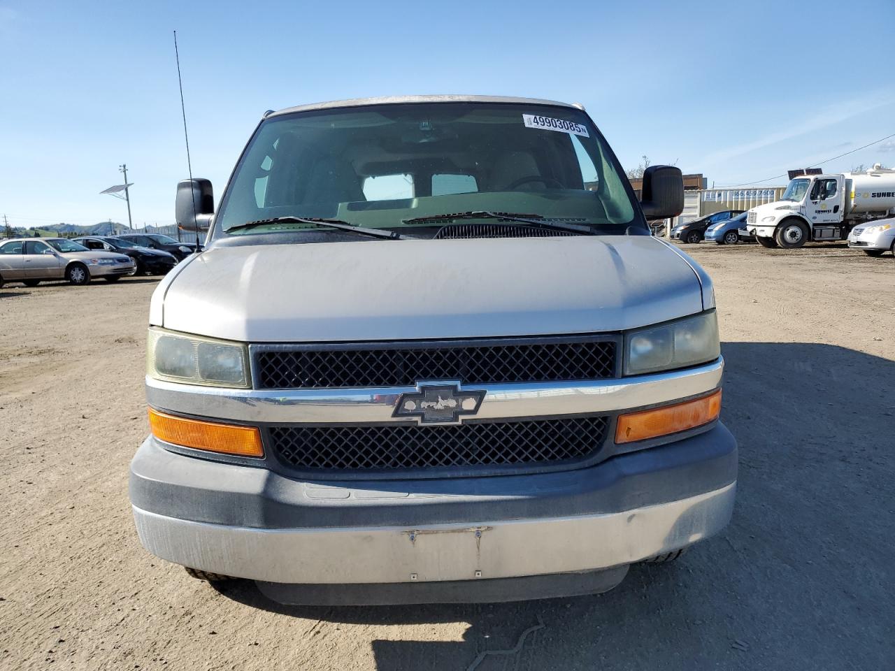 2005 Chevrolet Express VIN 1GAHG39U851114716 Copart auction photo, minor dent/scratches damage thumbnail 5
