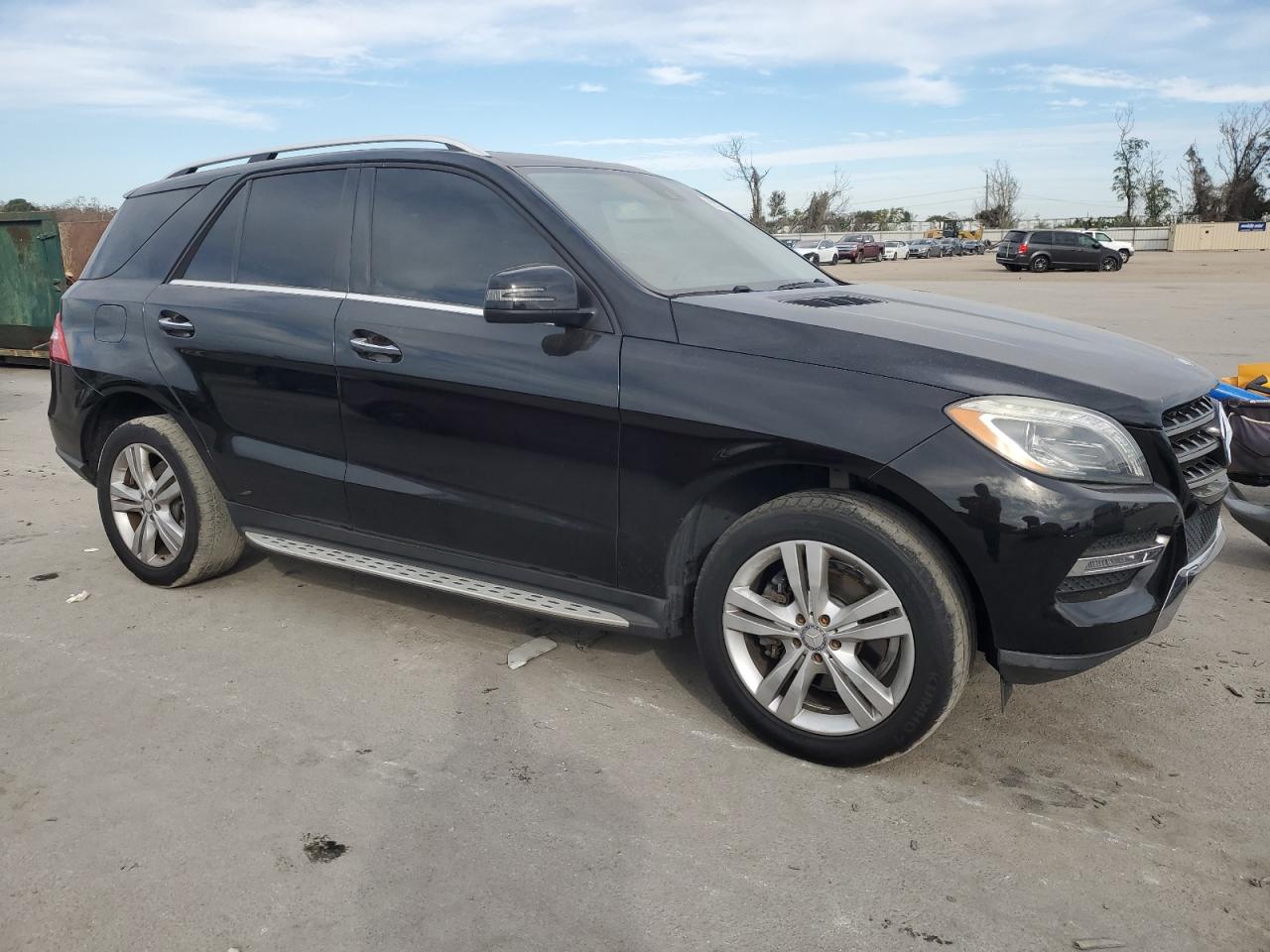 2014 Mercedes-Benz M-klasse VIN 4JGDA5JB5EA290017 Copart auction photo, side damage thumbnail 4