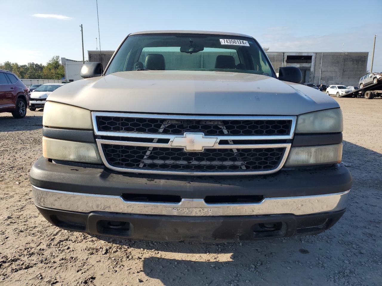 2007 Chevrolet Silverado VIN 1GCEC14Z77Z156263 Copart auction photo, side / rear end damage thumbnail 5