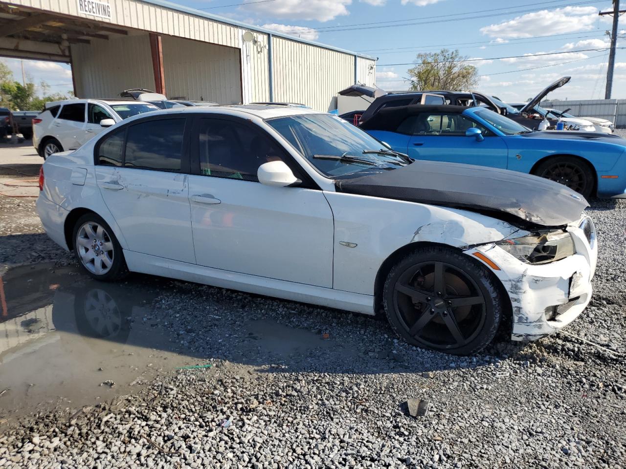 2011 BMW 3er VIN WBAPH7G51BNM57002 Copart auction photo, front end damage thumbnail 4