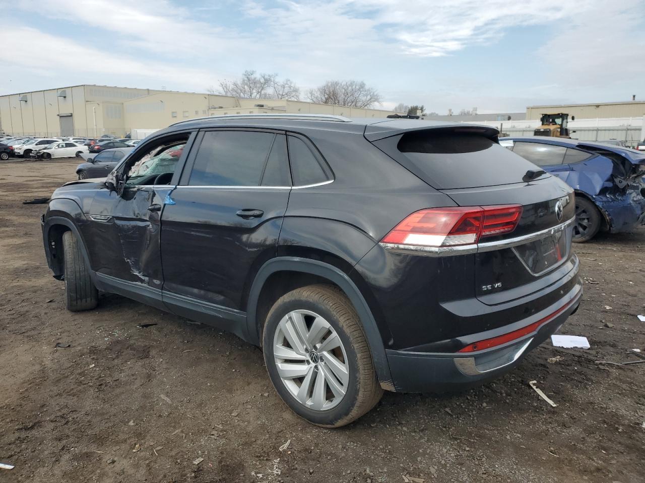 2020 Volkswagen Atlas VIN 1V25E2CA3LC210942 Copart auction photo, side / front end damage thumbnail 2