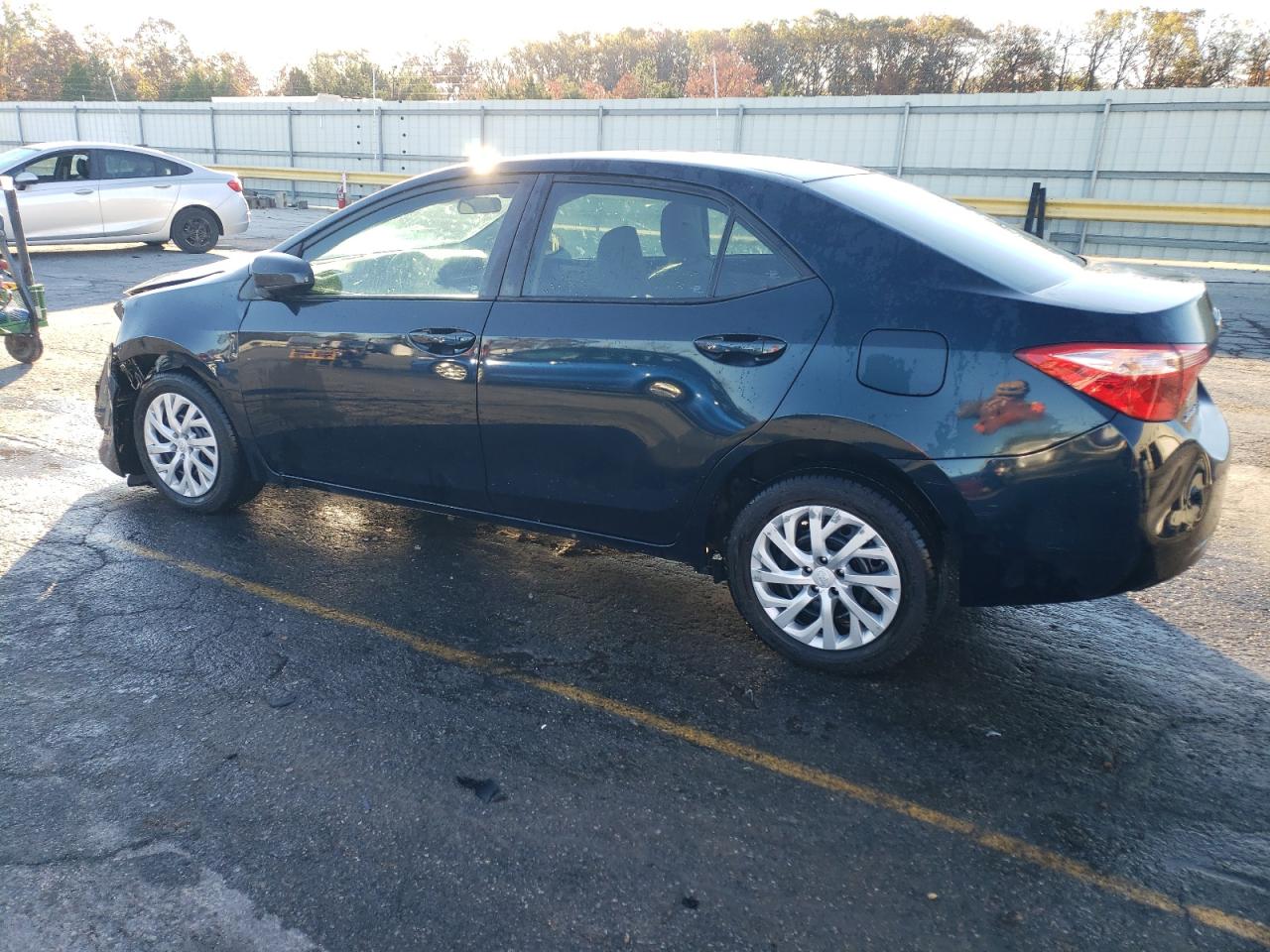 2018 Toyota Corolla VIN 5YFBURHE7JP758300 Copart auction photo, front end / rear end damage thumbnail 2