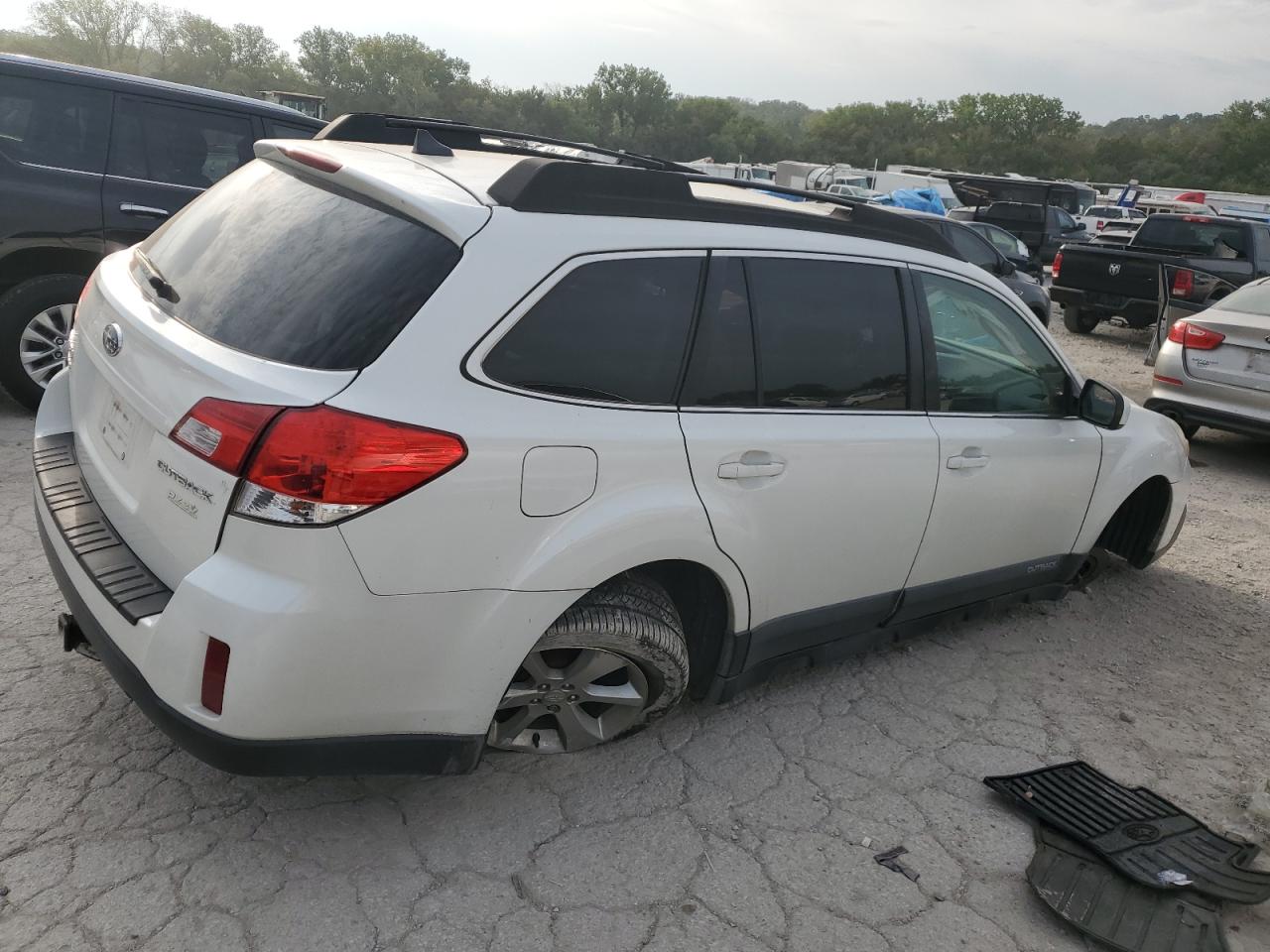 2013 Subaru Outback VIN 4S4BRBLC3D3250915 Copart auction photo, all over damage thumbnail 3