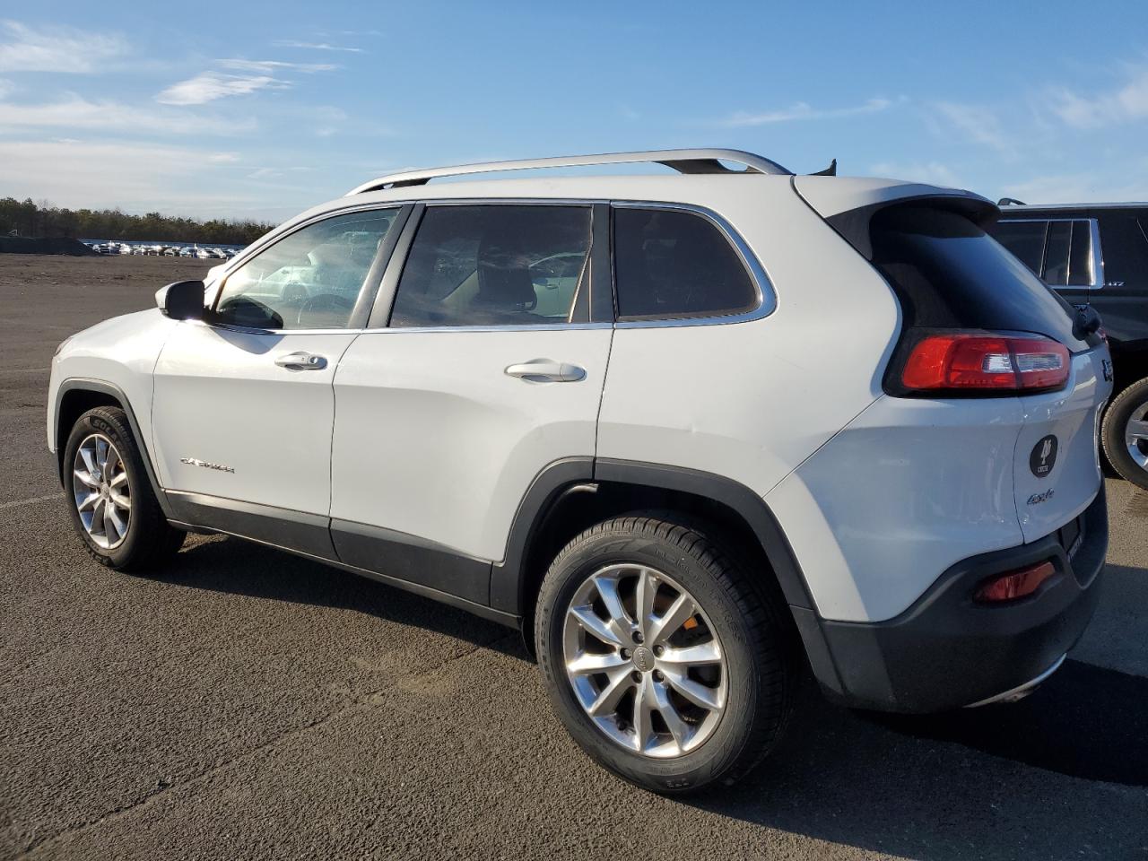 2016 Jeep Grand Cherokee VIN 1C4PJMDB3GW199485 Copart auction photo, undercarriage / minor dent/scratches damage thumbnail 2