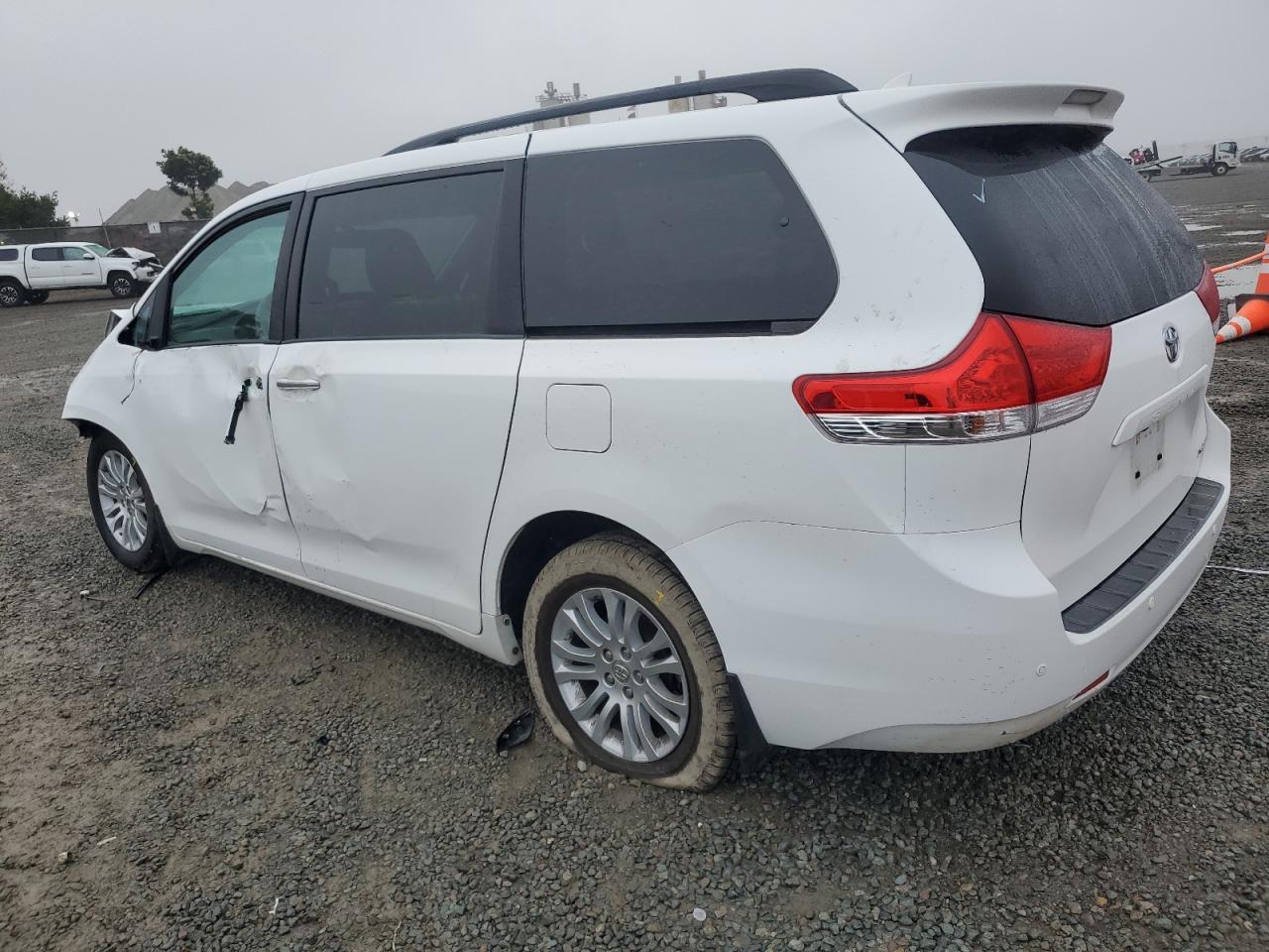 2013 Toyota Sienna VIN 5TDYK3DC6DS403406 Copart auction photo, front end / side damage thumbnail 2