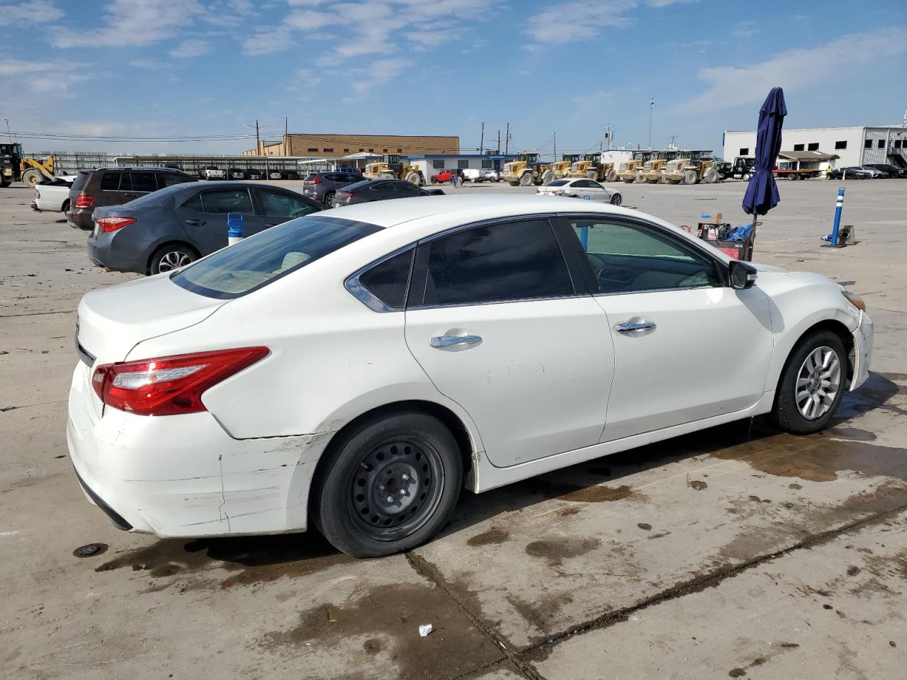 2017 Nissan Altima VIN 1N4AL3AP8HN341188 Copart auction photo, side / rear end damage thumbnail 3