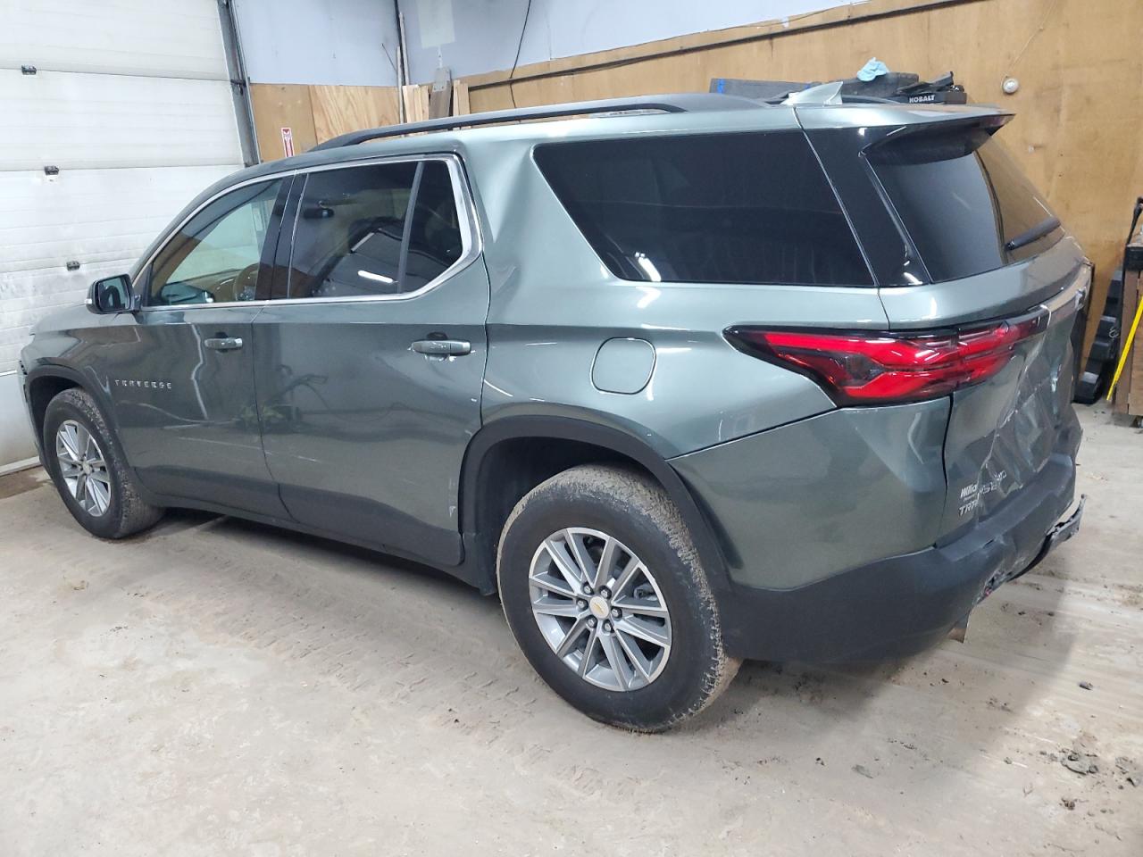 2022 Chevrolet Traverse VIN 1GNEVGKW0NJ146232 Copart auction photo, rear end / minor dent/scratches damage thumbnail 2