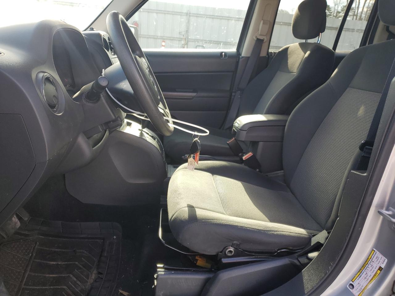 2013 Jeep Liberty (Patriot) VIN 1C4NJPBA5DD109246 Copart auction photo, front end / minor dent/scratches damage thumbnail 7