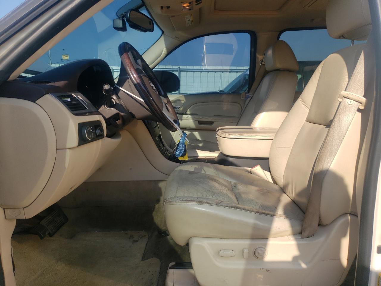 2007 Cadillac Escalade VIN 1GYFK66867R243848 Copart auction photo, minor dent/scratches damage thumbnail 7