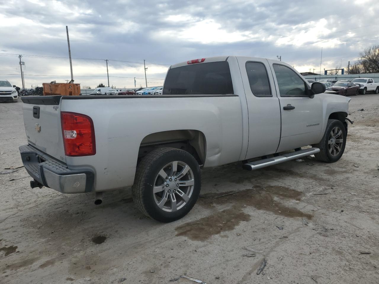 2010 Chevrolet Silverado VIN 1GCSCREA3AZ173370 Copart auction photo, front end / minor dent/scratches damage thumbnail 3