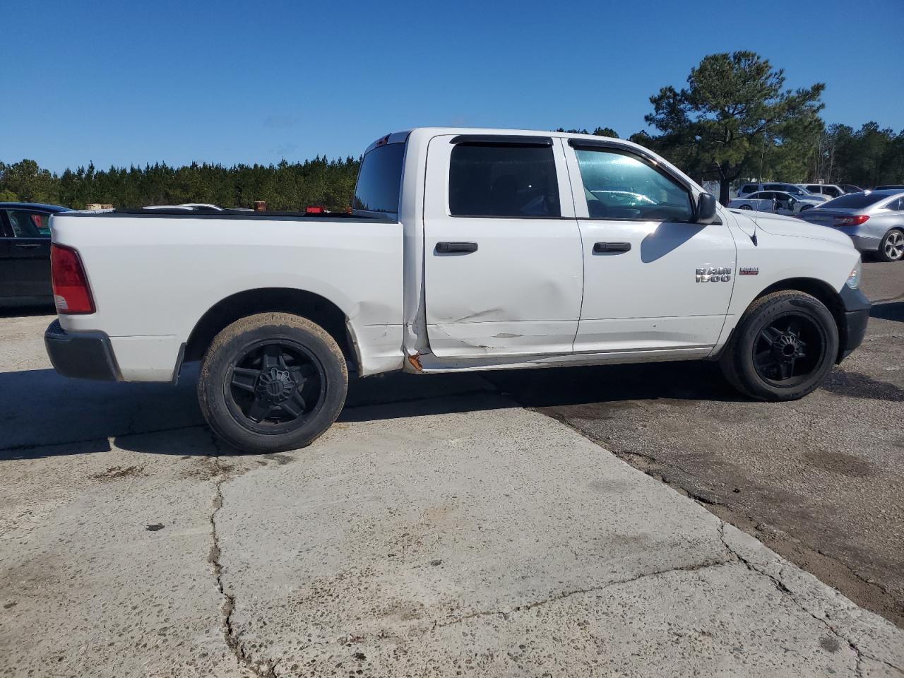 2018 RAM 1500 VIN 3C6RR6KT2JG252246 Copart auction photo, front end damage thumbnail 3