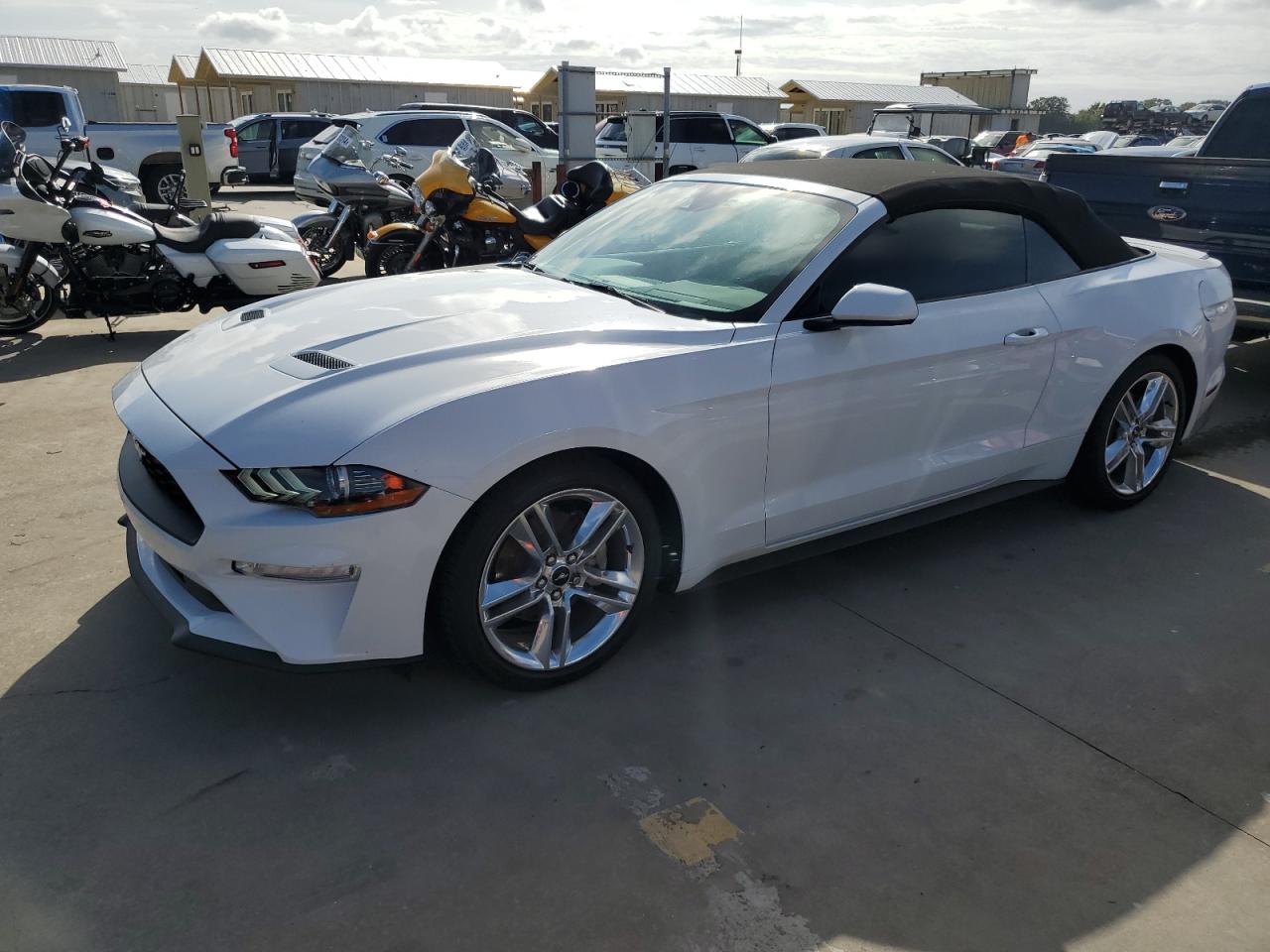 2021 Ford Mustang VIN 1FATP8UH7M5157370