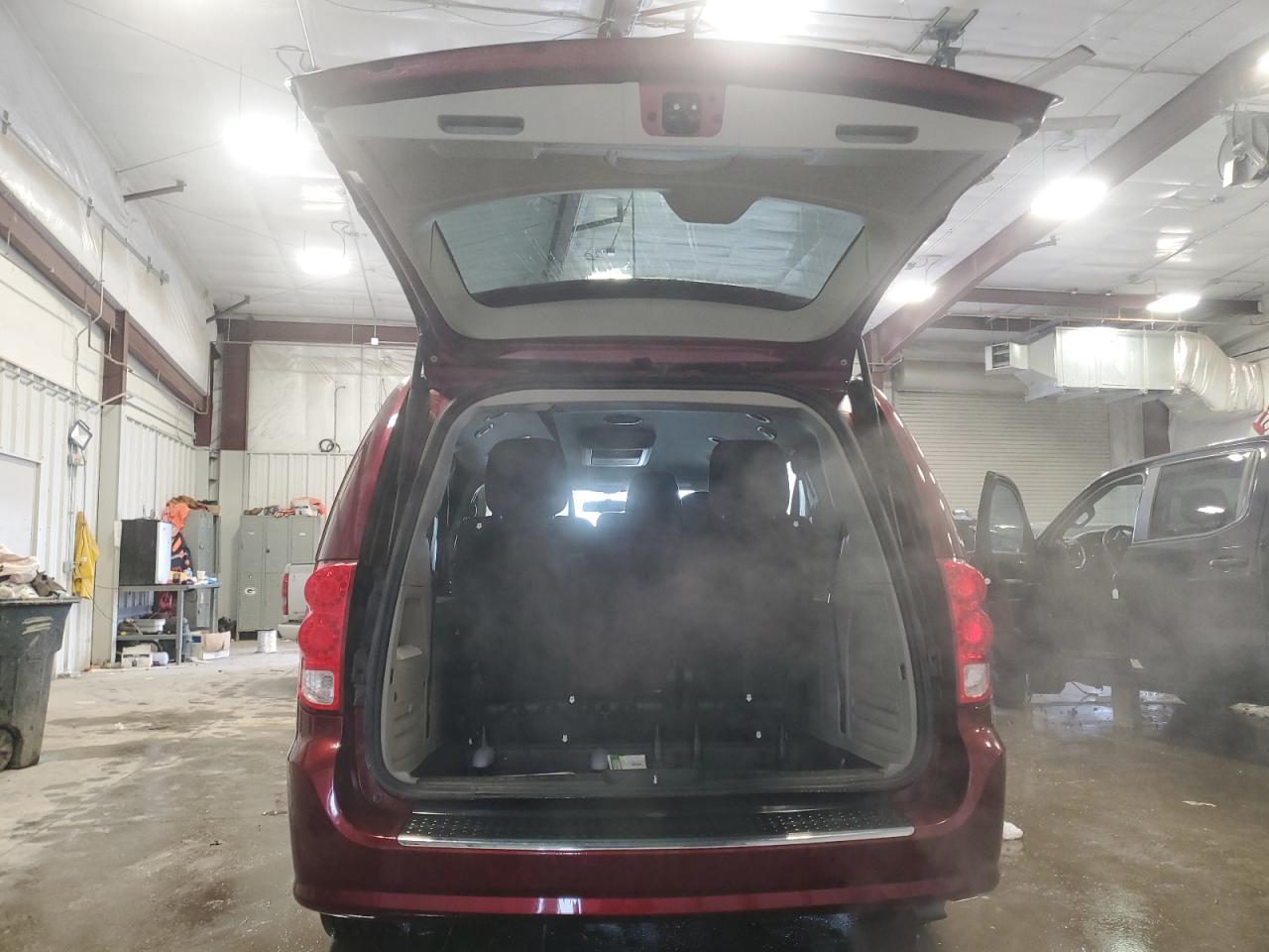 2017 Dodge Caravan VIN 2C4RDGBG4HR630653 Copart auction photo, side / front end damage thumbnail 6