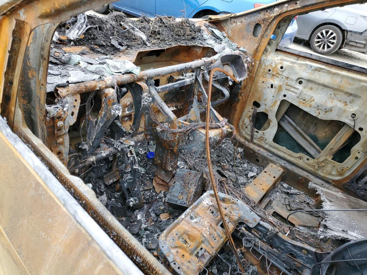 2016 Ford Escape VIN 1FMCU0F74GUB11381 Copart auction photo, burn damage thumbnail 8