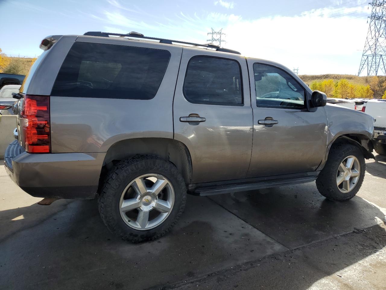 2011 Chevrolet Tahoe VIN 1GNSKBE02BR317131 Copart auction photo, front end / side damage thumbnail 3