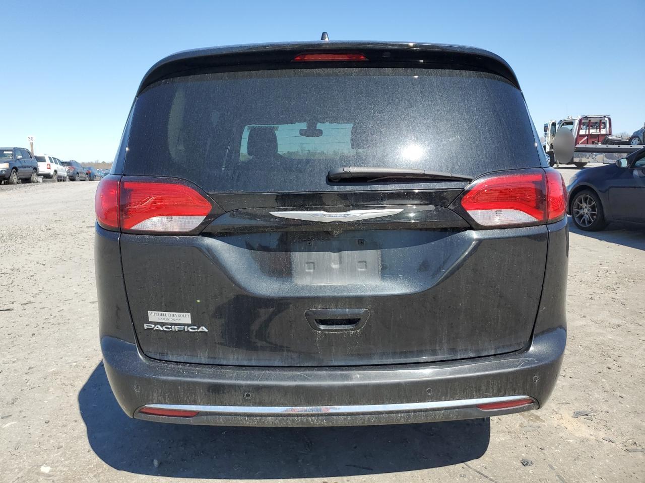 2018 Chrysler Pacifica VIN 2C4RC1BG0JR113632 Copart auction photo, side / front end damage thumbnail 6