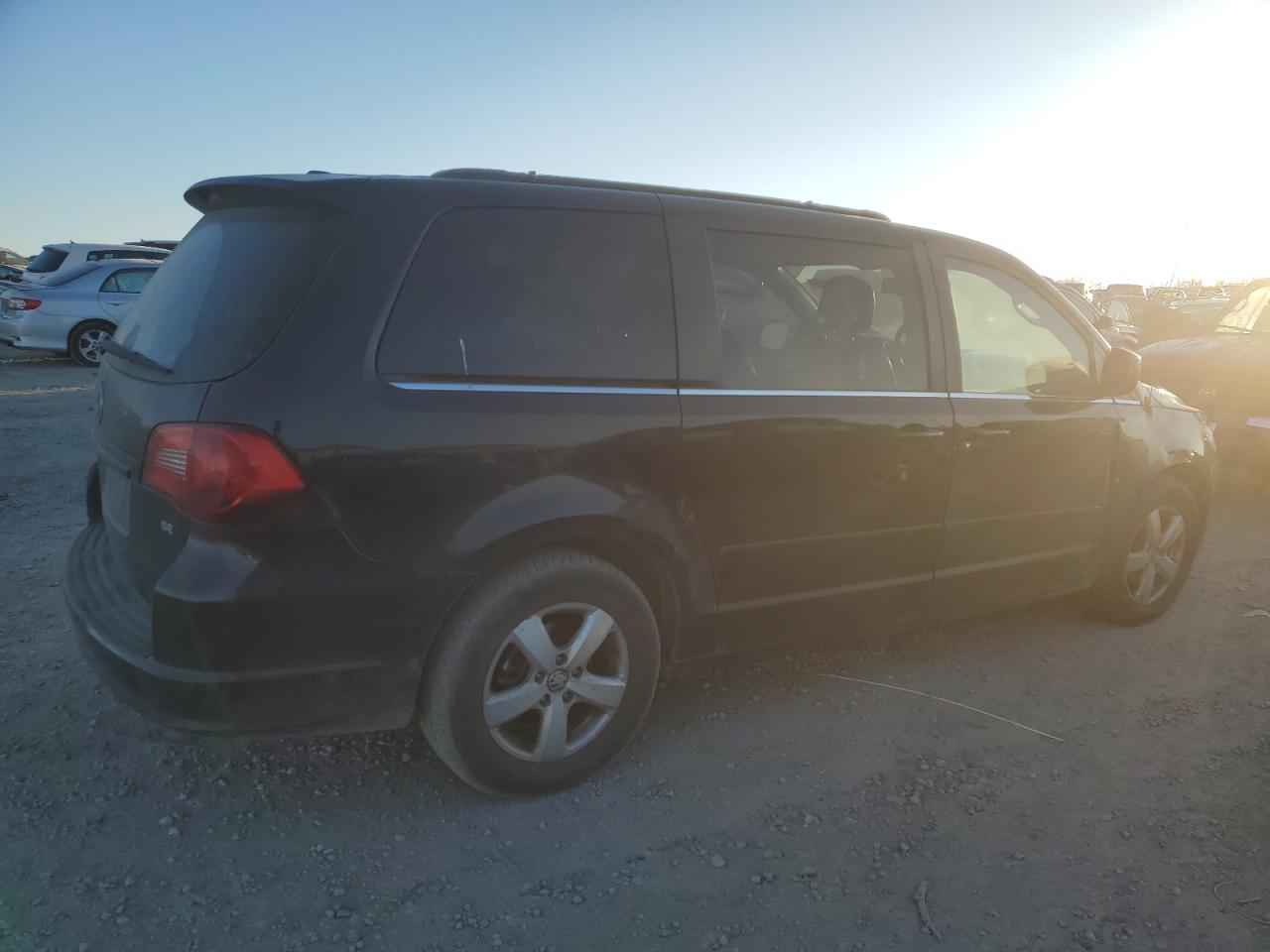 2011 Volkswagen Routan VIN 2V4RW3DG5BR670494 Copart auction photo, front end damage thumbnail 3