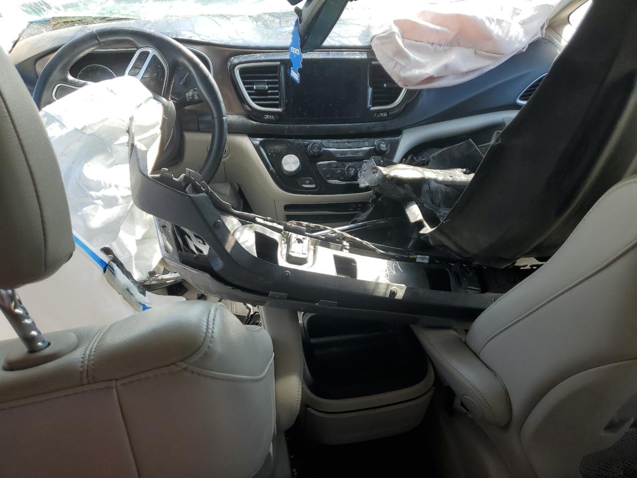 2018 Chrysler Pacifica VIN 2C4RC1BGXJR130308 Copart auction photo, front end / burn - engine damage thumbnail 8