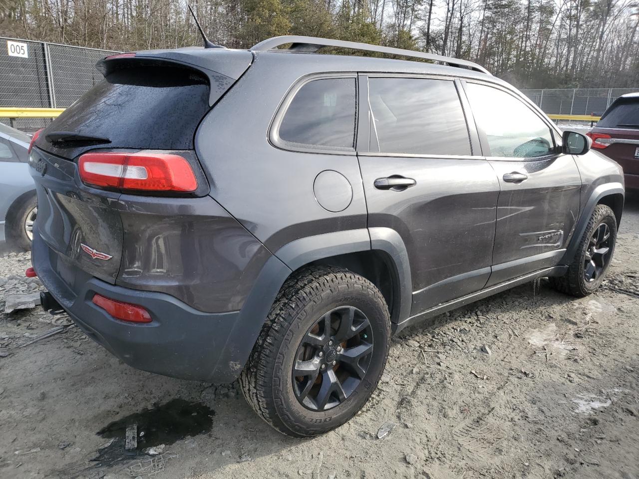 2015 Jeep Cherokee VIN 1C4PJMBS8FW780563 Copart auction photo, mechanical / minor dent/scratches damage thumbnail 3